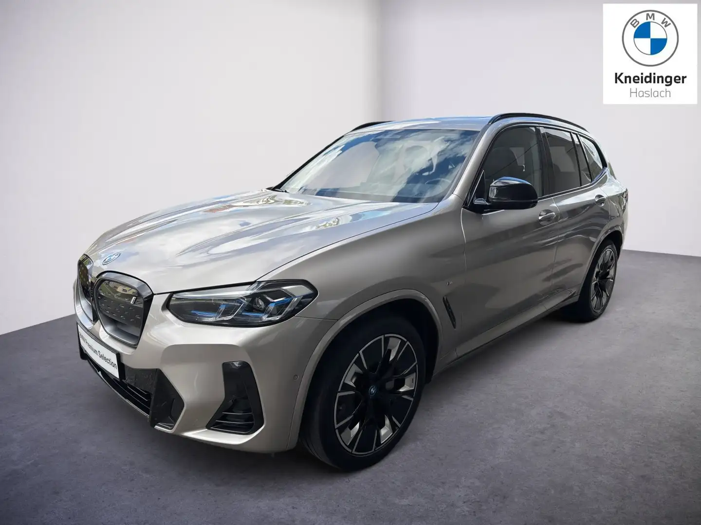 BMW iX3 M Sport Silber - 2