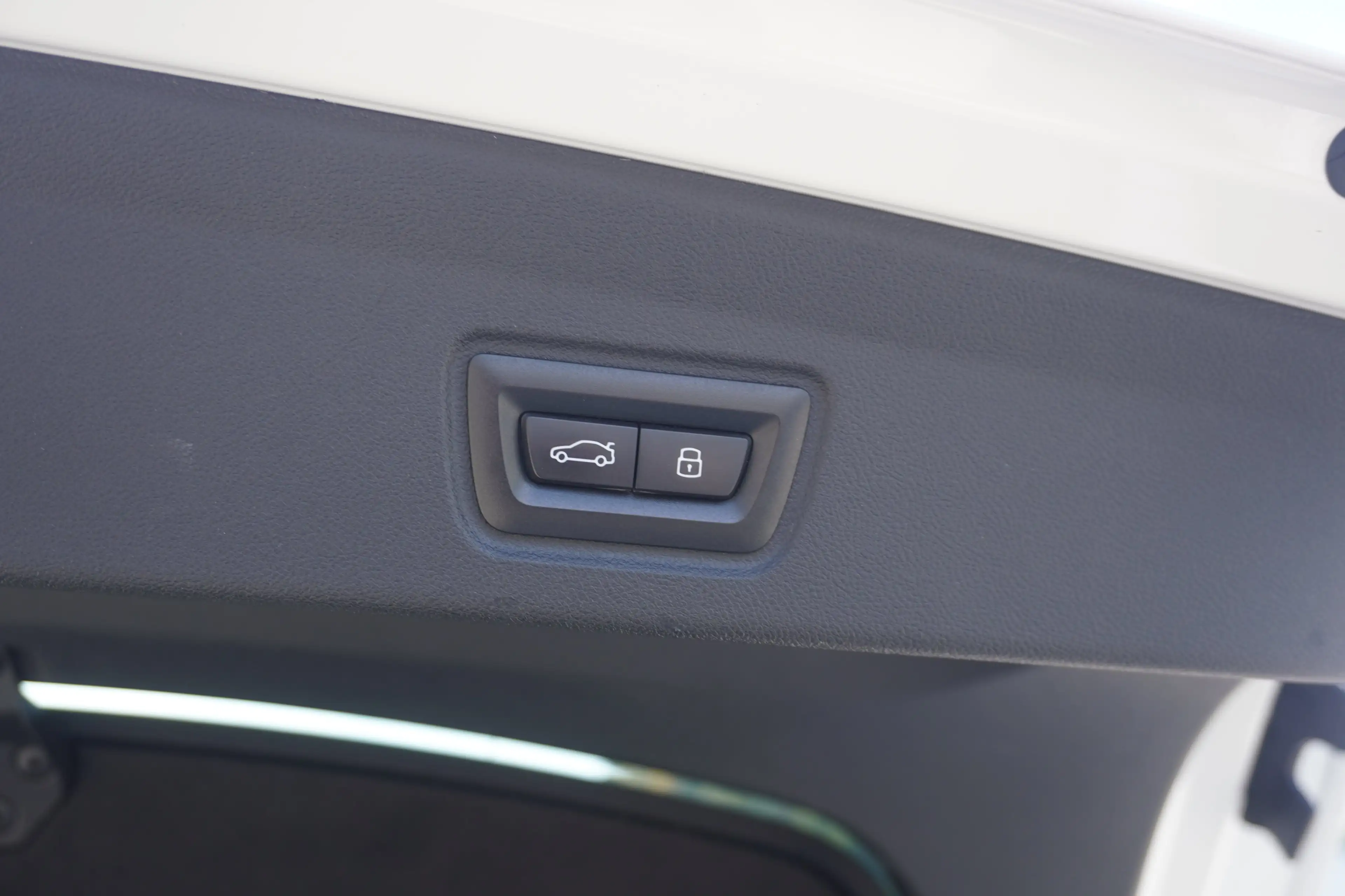 BMW i4 eDrive40 Gran Coupé HiFi DAB Komfortzg. Shz — photo 11