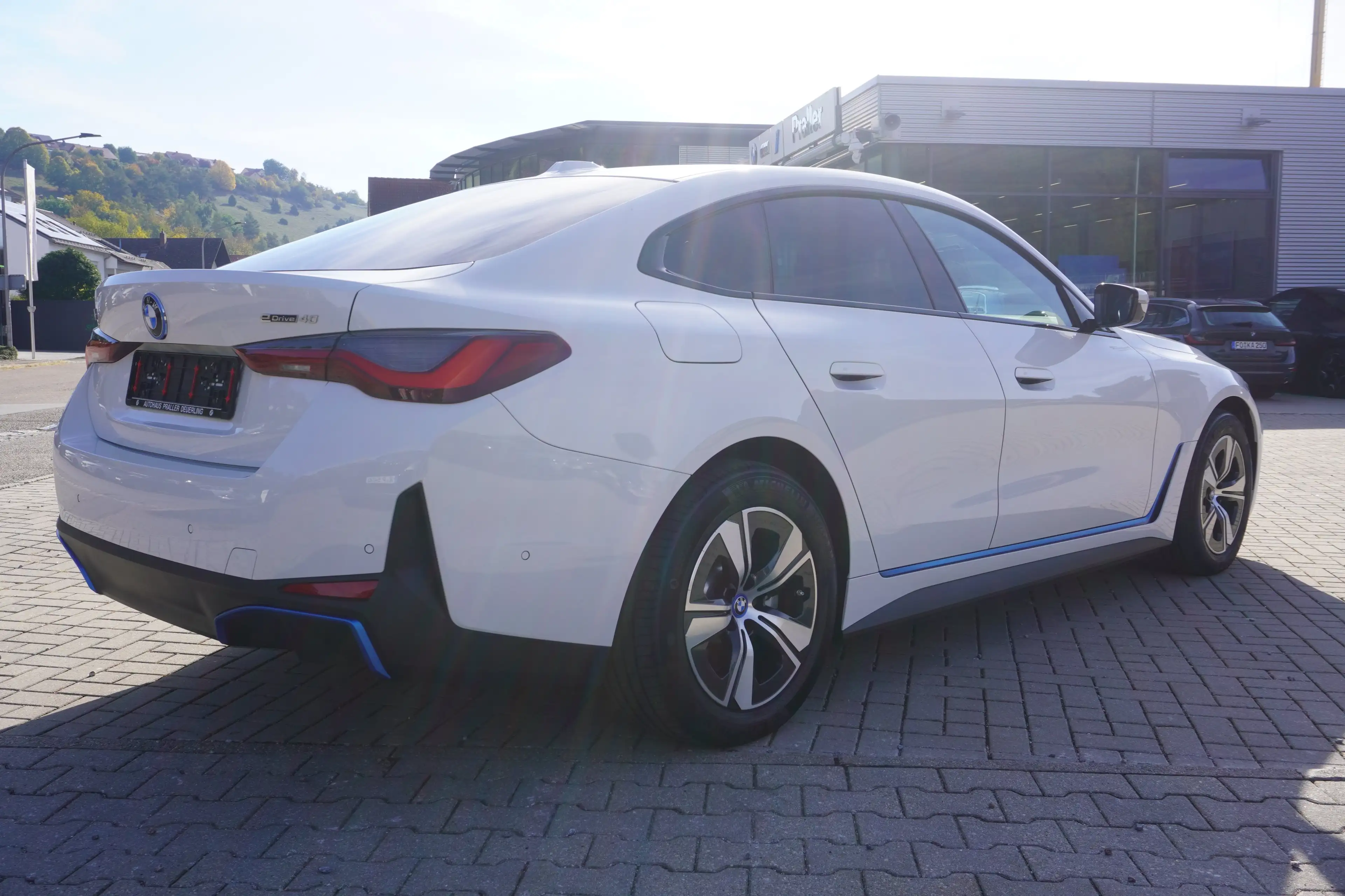 BMW i4 eDrive40 Gran Coupé HiFi DAB Komfortzg. Shz — photo 9
