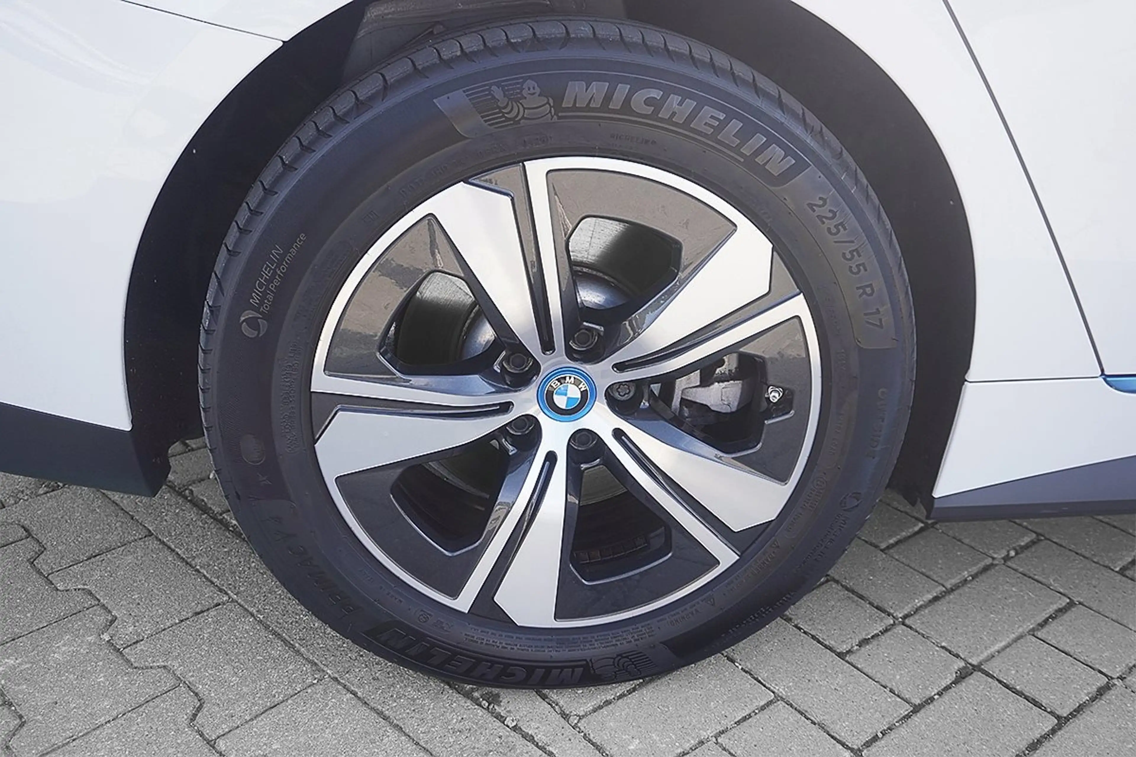 BMW i4 eDrive40 Gran Coupé HiFi DAB Komfortzg. Shz — photo 3