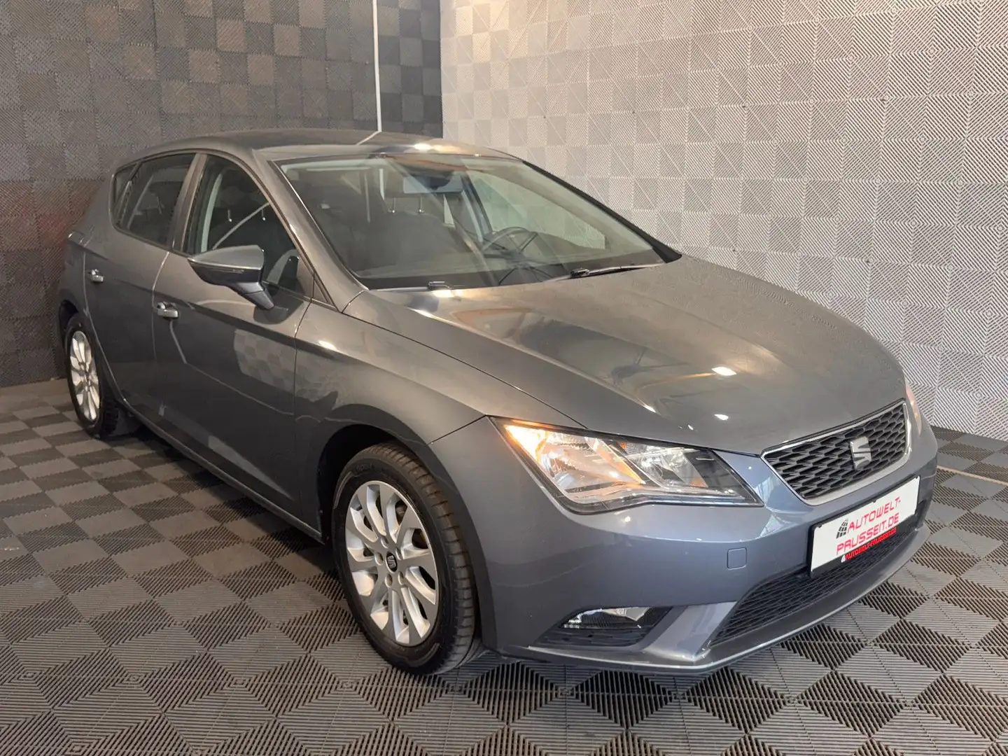 SEAT Leon *STYLE*TEMPOMAT-KLIMA.A-USB-BLUETOOTH-LM Grau - 1