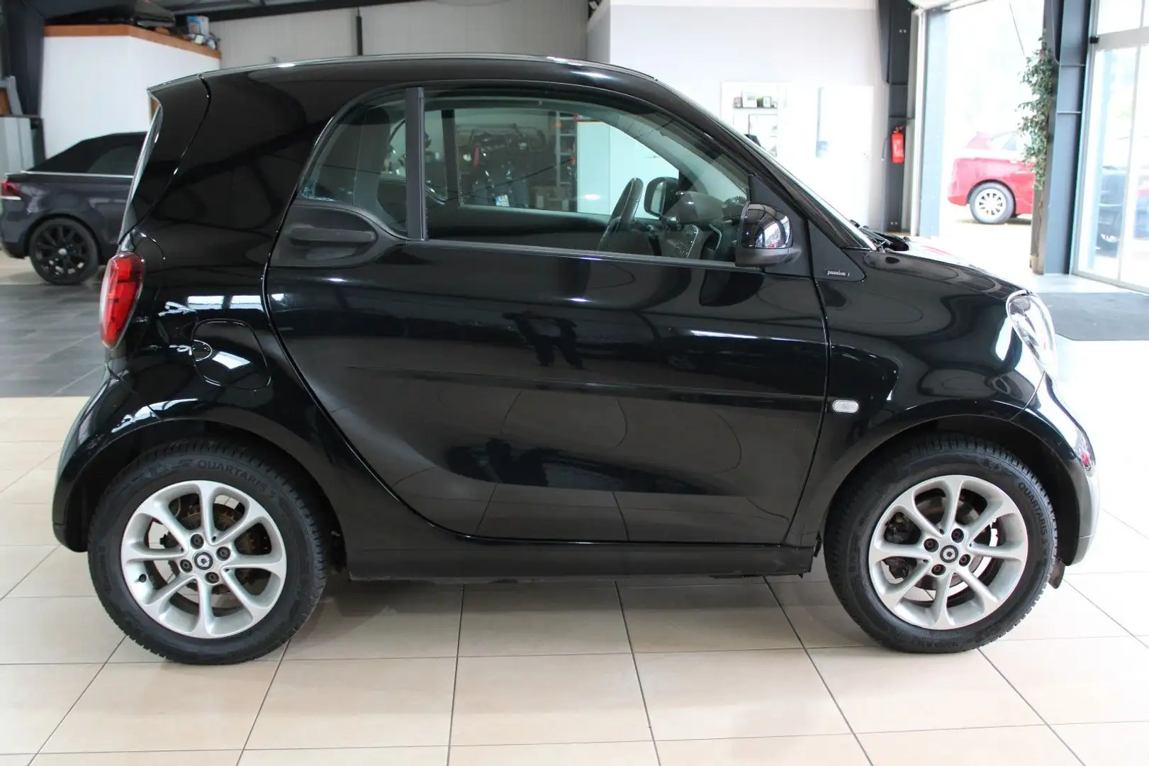 smart forTwo coupe Basis 52kW*TÜV NEU*SHZ*BLUETOOTH* Schwarz - 2