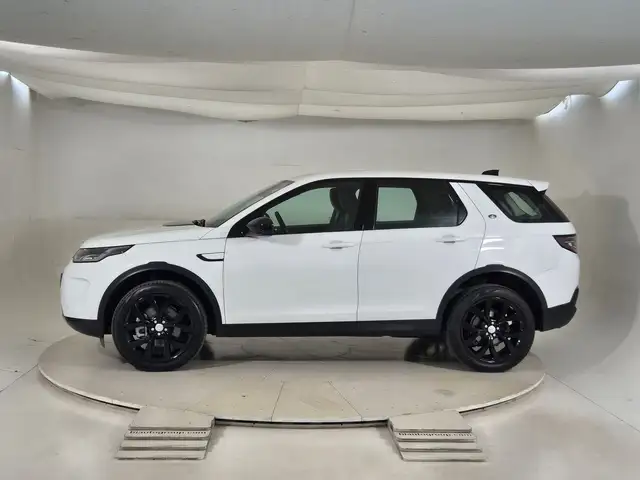 Land Rover Discovery Sport view 6