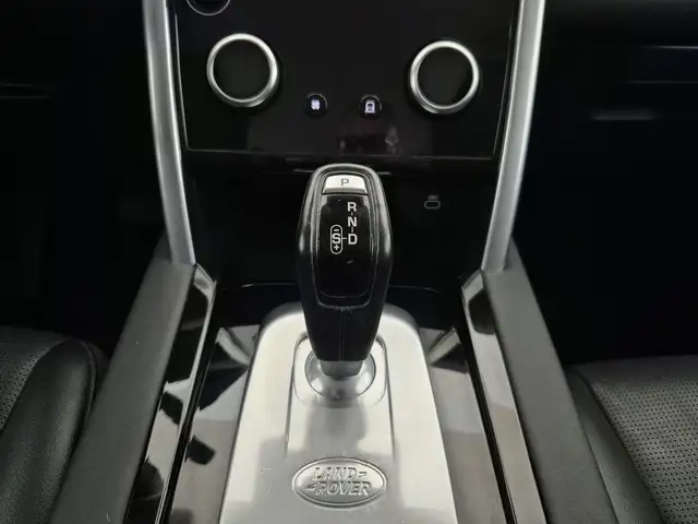 Land Rover Discovery Sport view 11