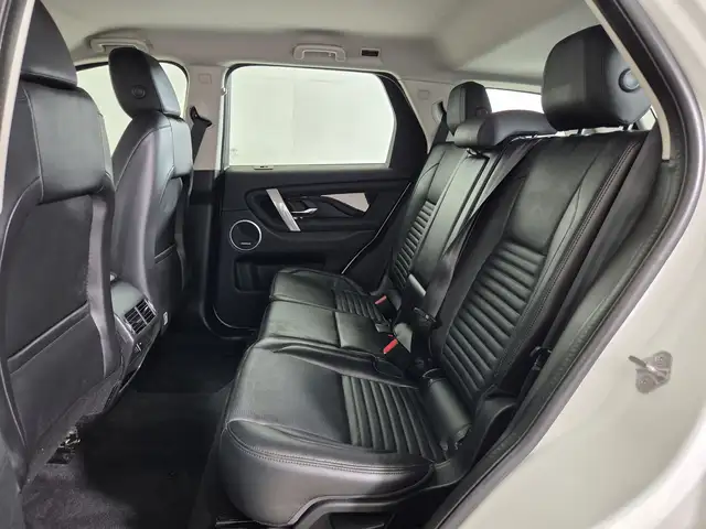 Land Rover Discovery Sport view 5