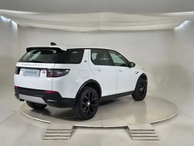 Land Rover Discovery Sport view 2