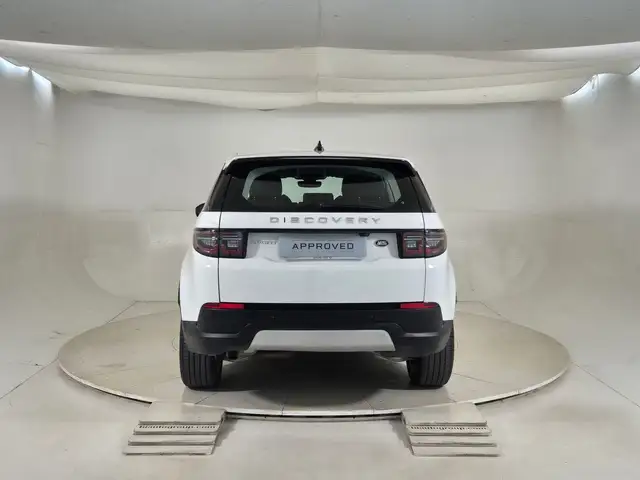 Land Rover Discovery Sport view 7