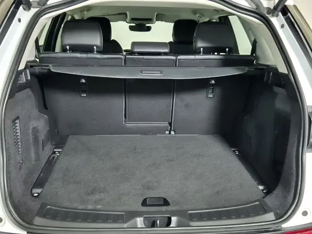 Land Rover Discovery Sport view 13
