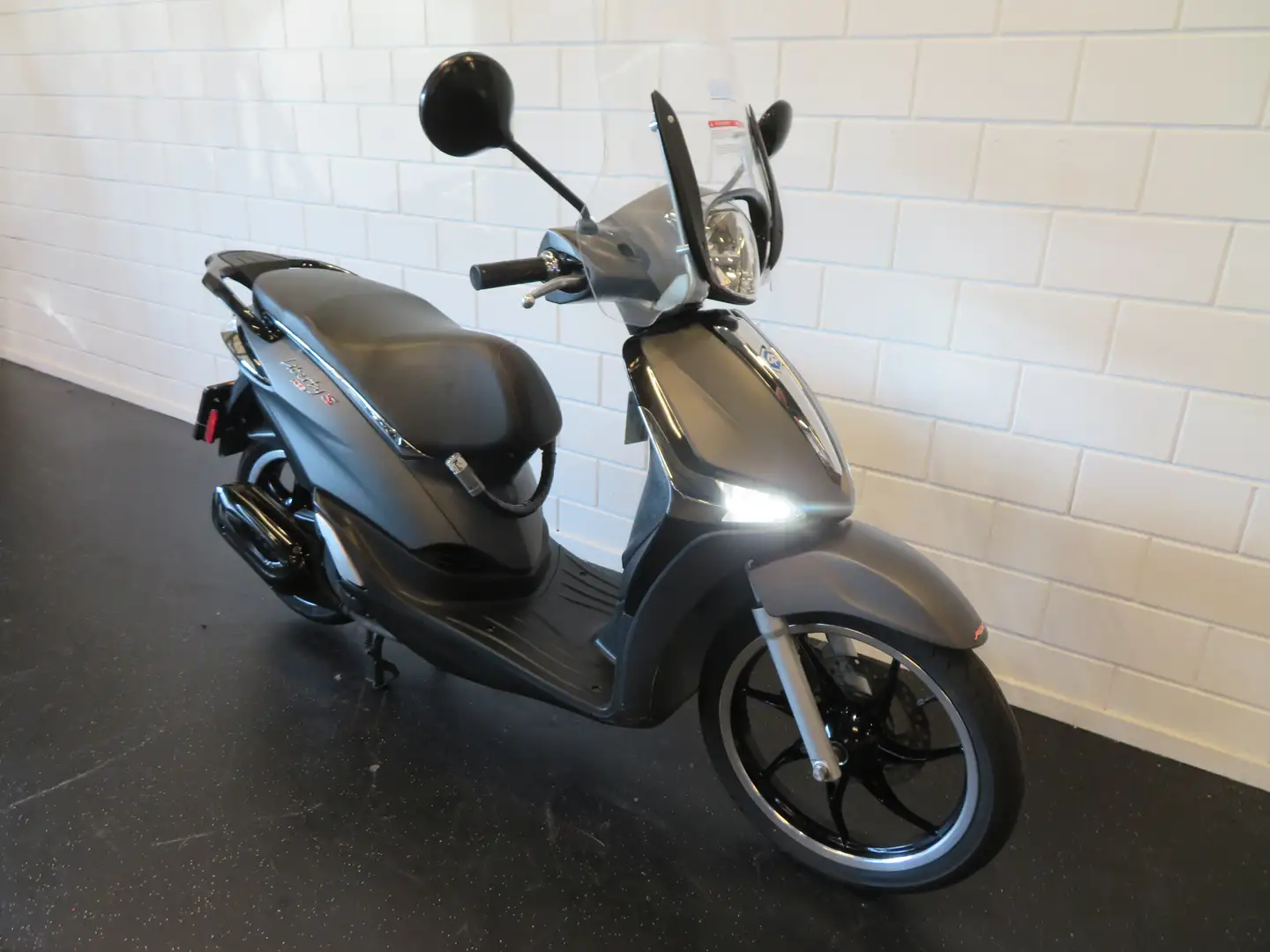 Piaggio Liberty 125 ZEER STRAK! Grijs - 2