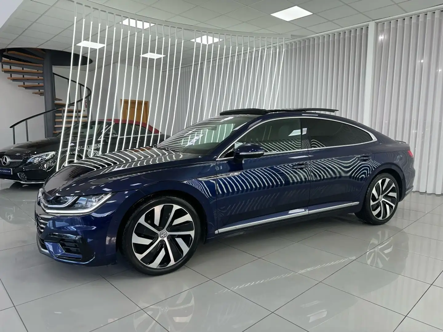 Volkswagen Arteon 2.0TDI R-Line DSG7 140kW Azul - 2