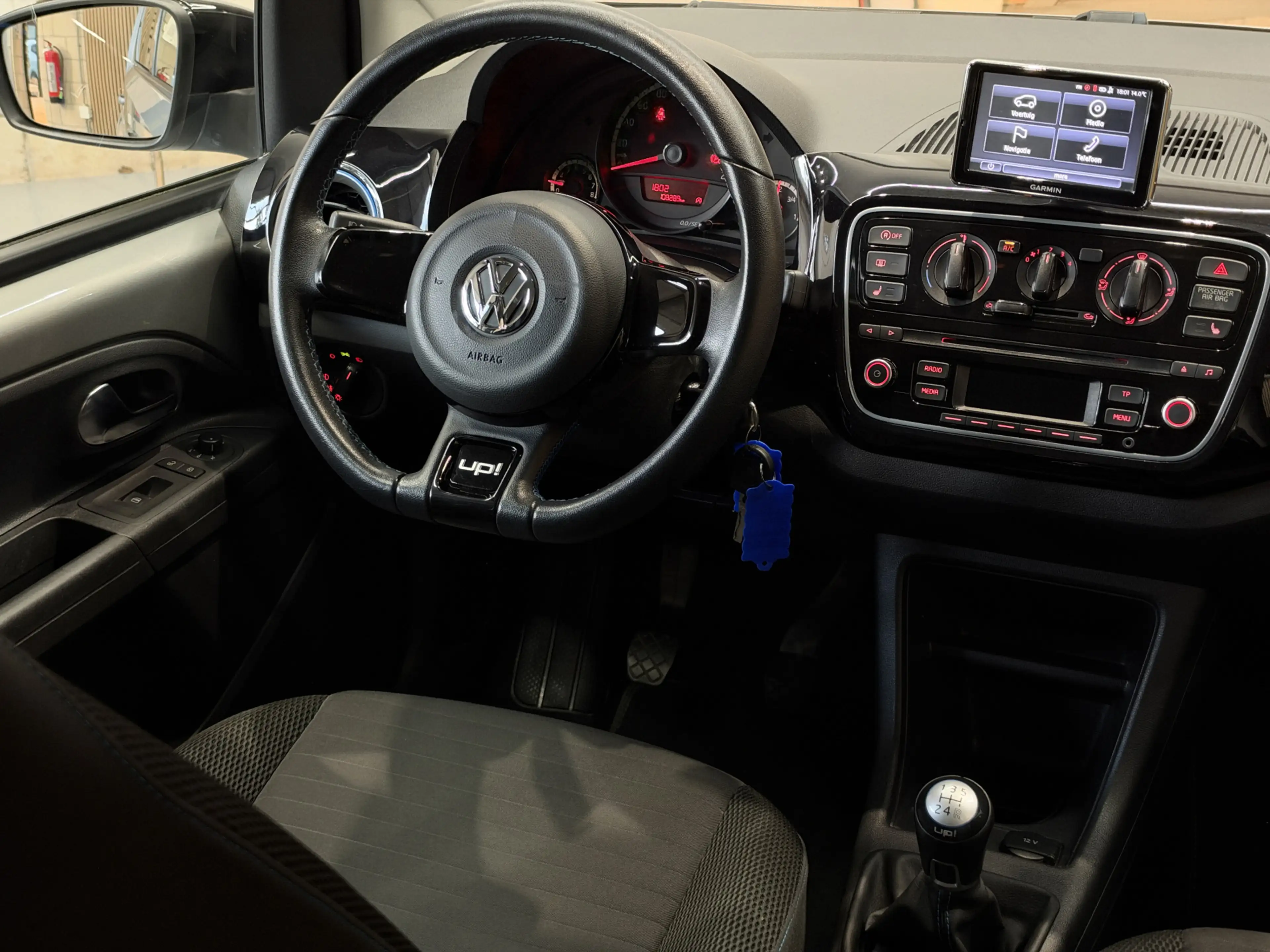 Volkswagen up! 1.0 Cup up! BlueMotion Navi | 15" | Airco | Stoelv — photo 10