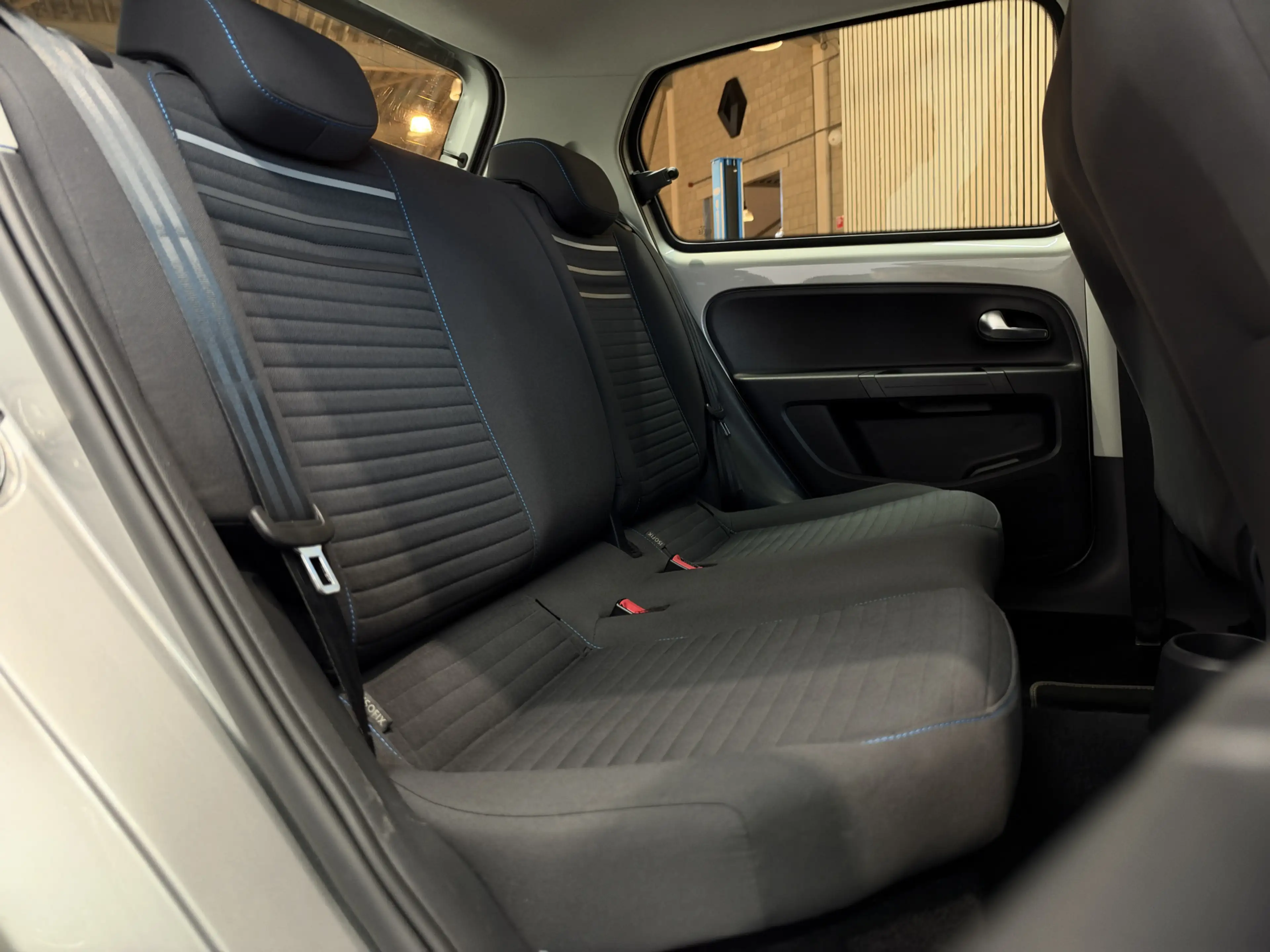 Volkswagen up! 1.0 Cup up! BlueMotion Navi | 15" | Airco | Stoelv — photo 38