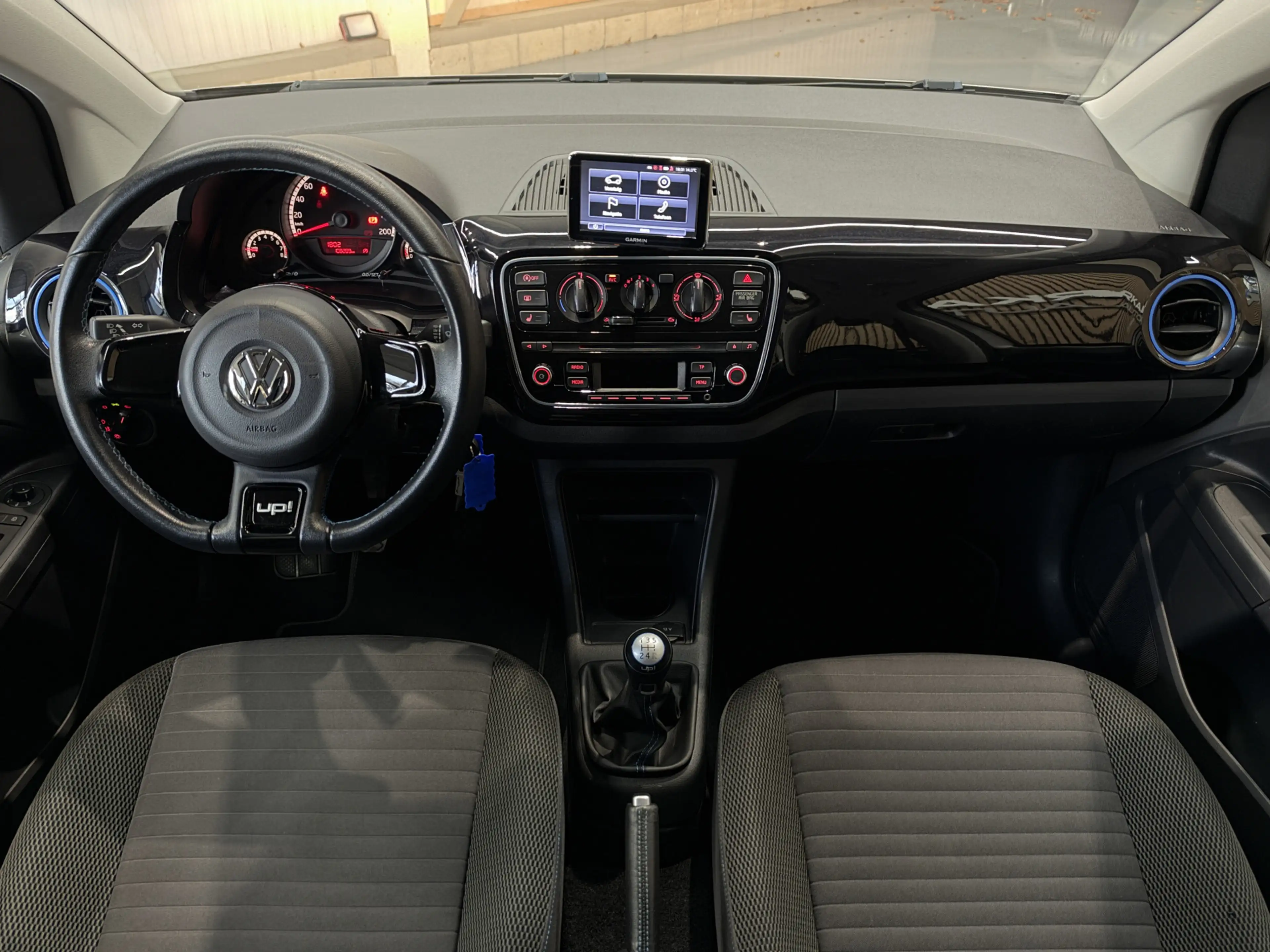 Volkswagen up! 1.0 Cup up! BlueMotion Navi | 15" | Airco | Stoelv — photo 2