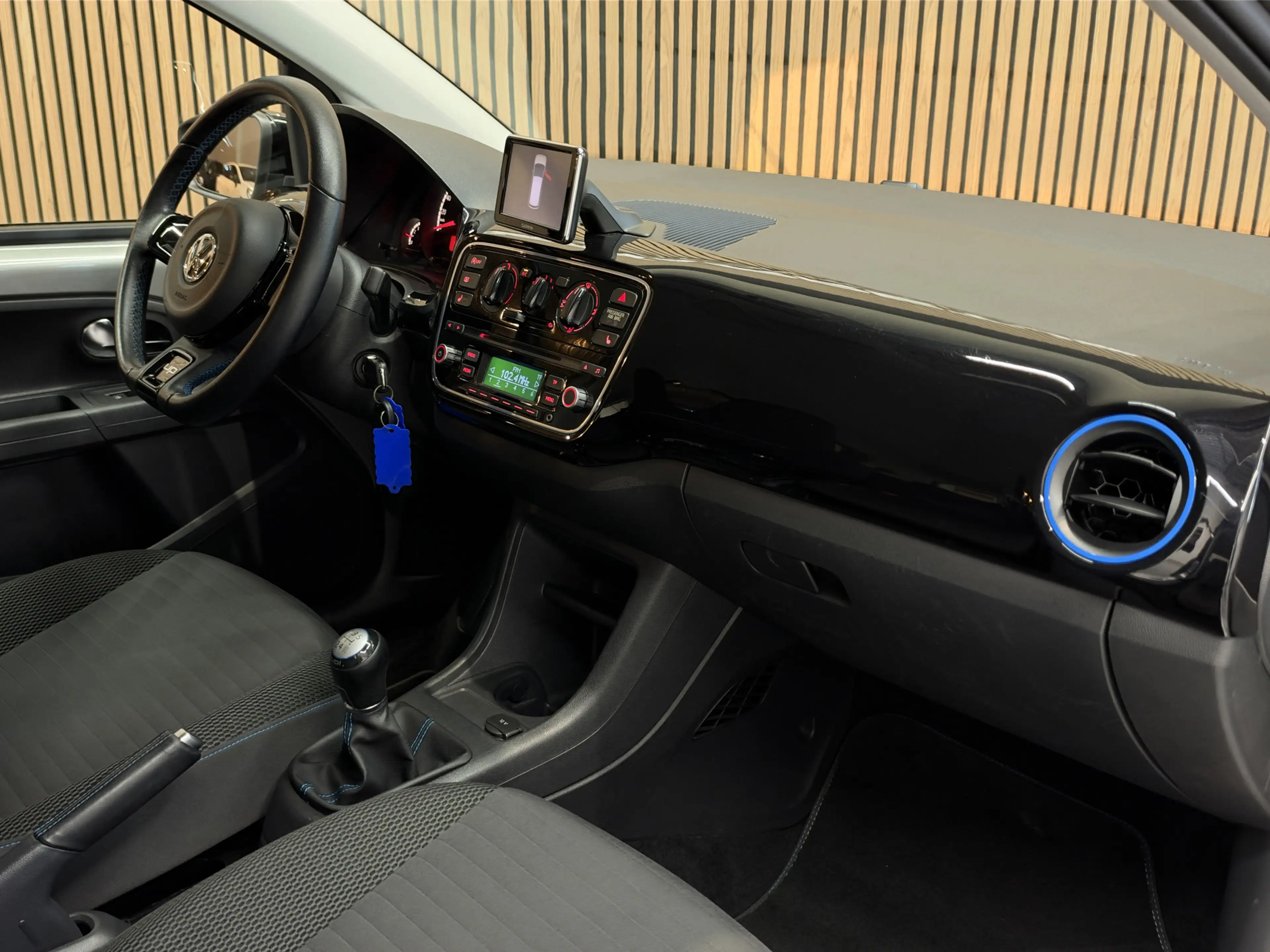 Volkswagen up! 1.0 Cup up! BlueMotion Navi | 15" | Airco | Stoelv — photo 46