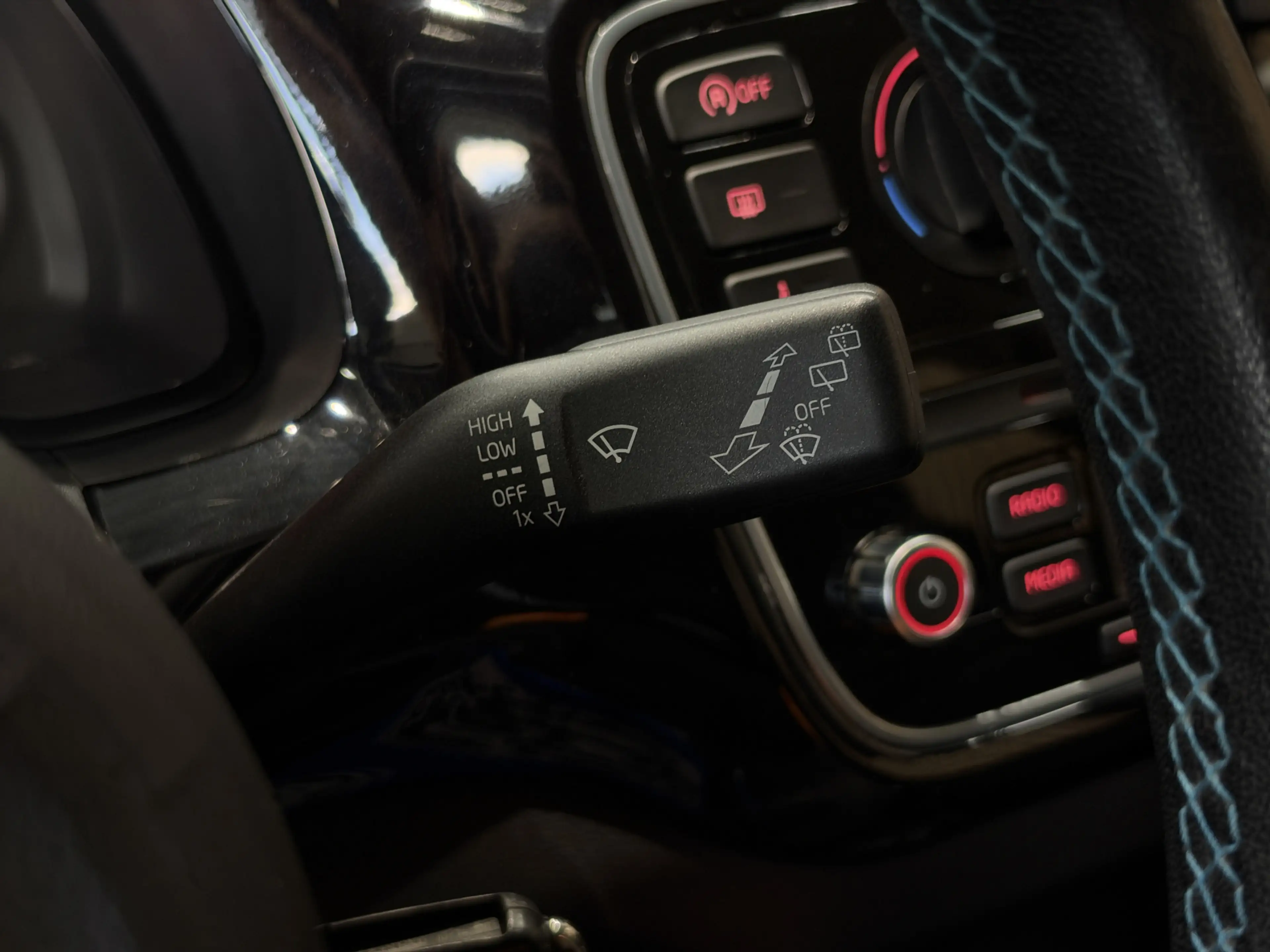 Volkswagen up! 1.0 Cup up! BlueMotion Navi | 15" | Airco | Stoelv — photo 34