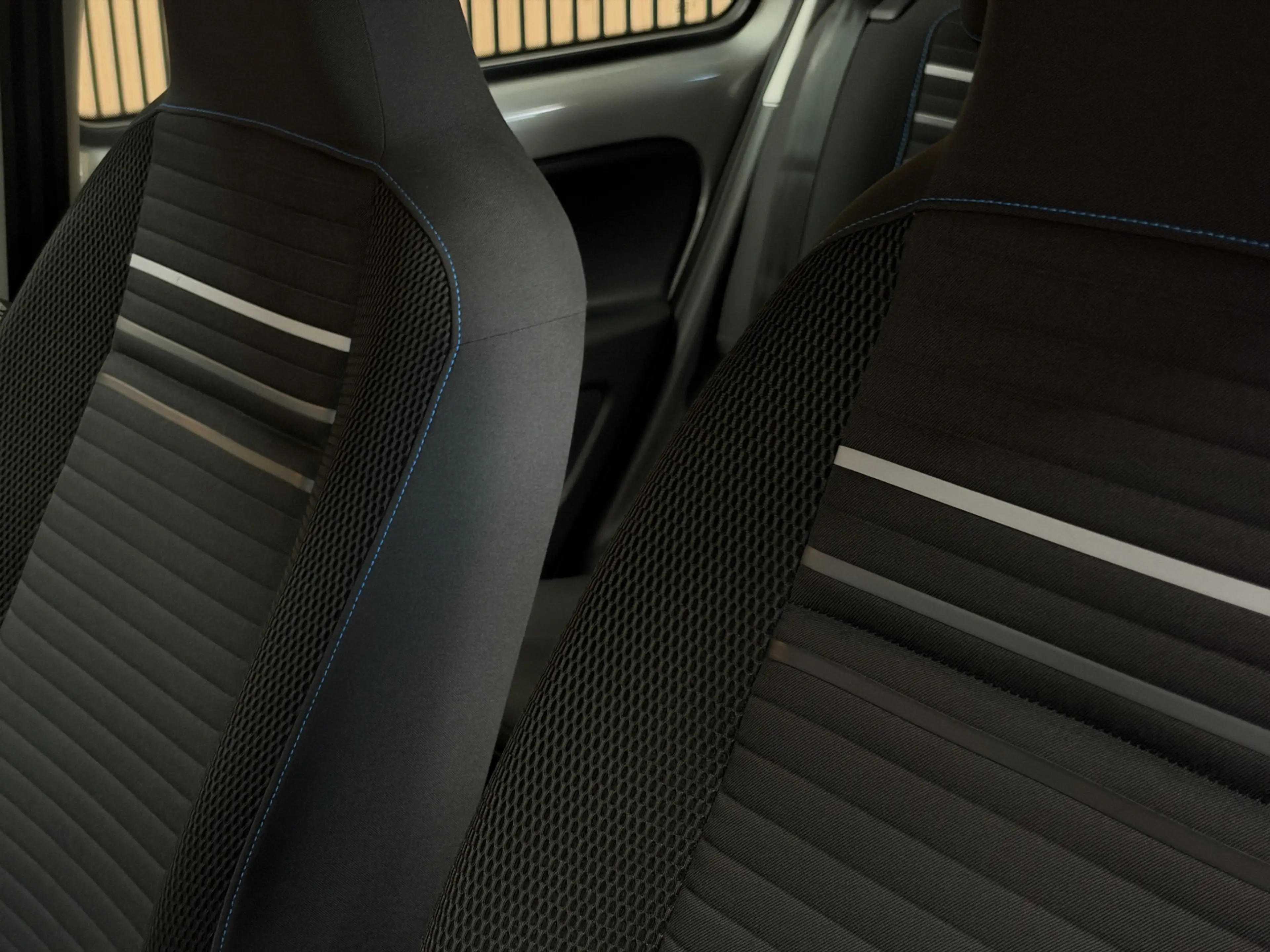Volkswagen up! 1.0 Cup up! BlueMotion Navi | 15" | Airco | Stoelv — photo 18