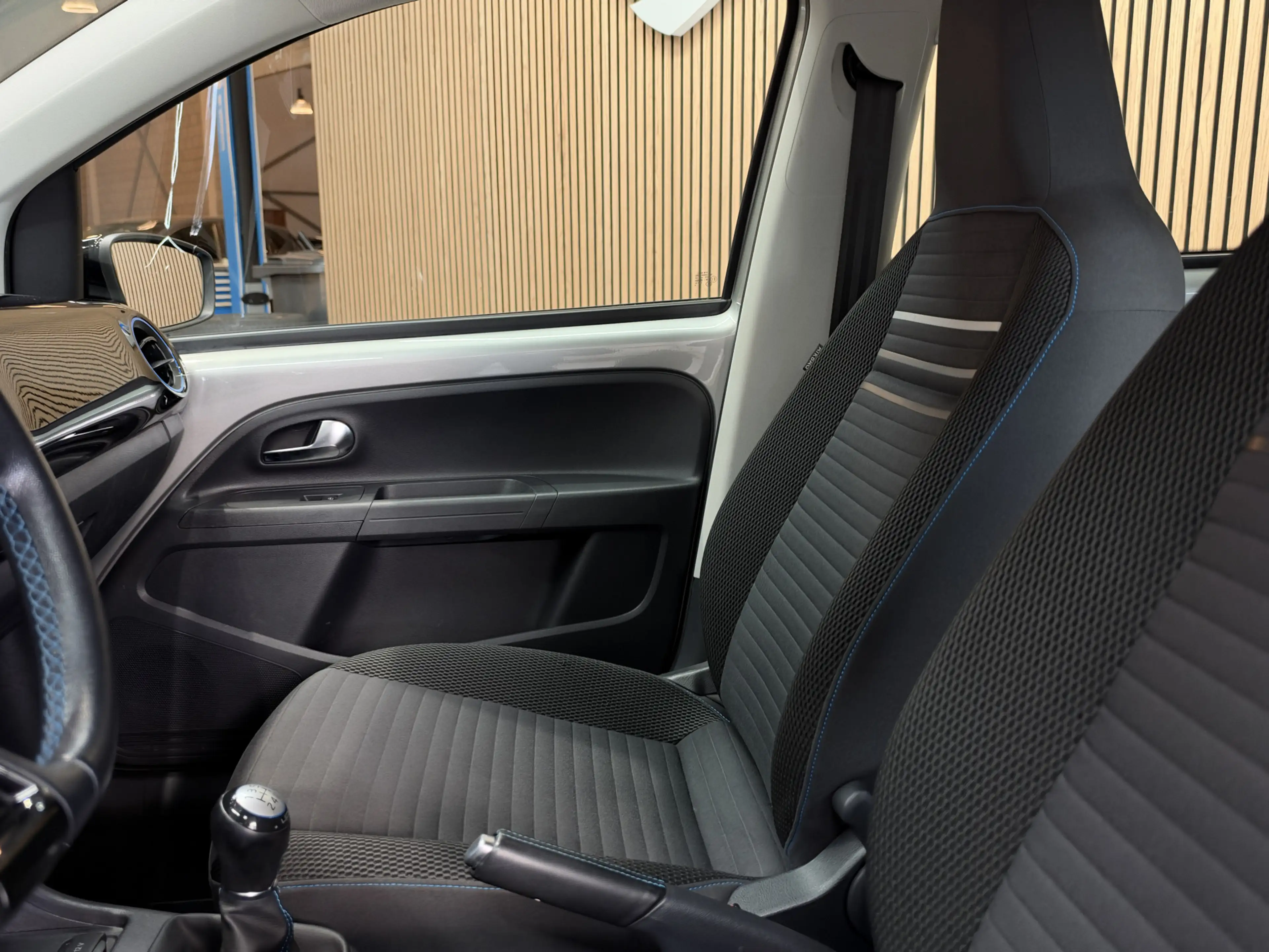 Volkswagen up! 1.0 Cup up! BlueMotion Navi | 15" | Airco | Stoelv — photo 22