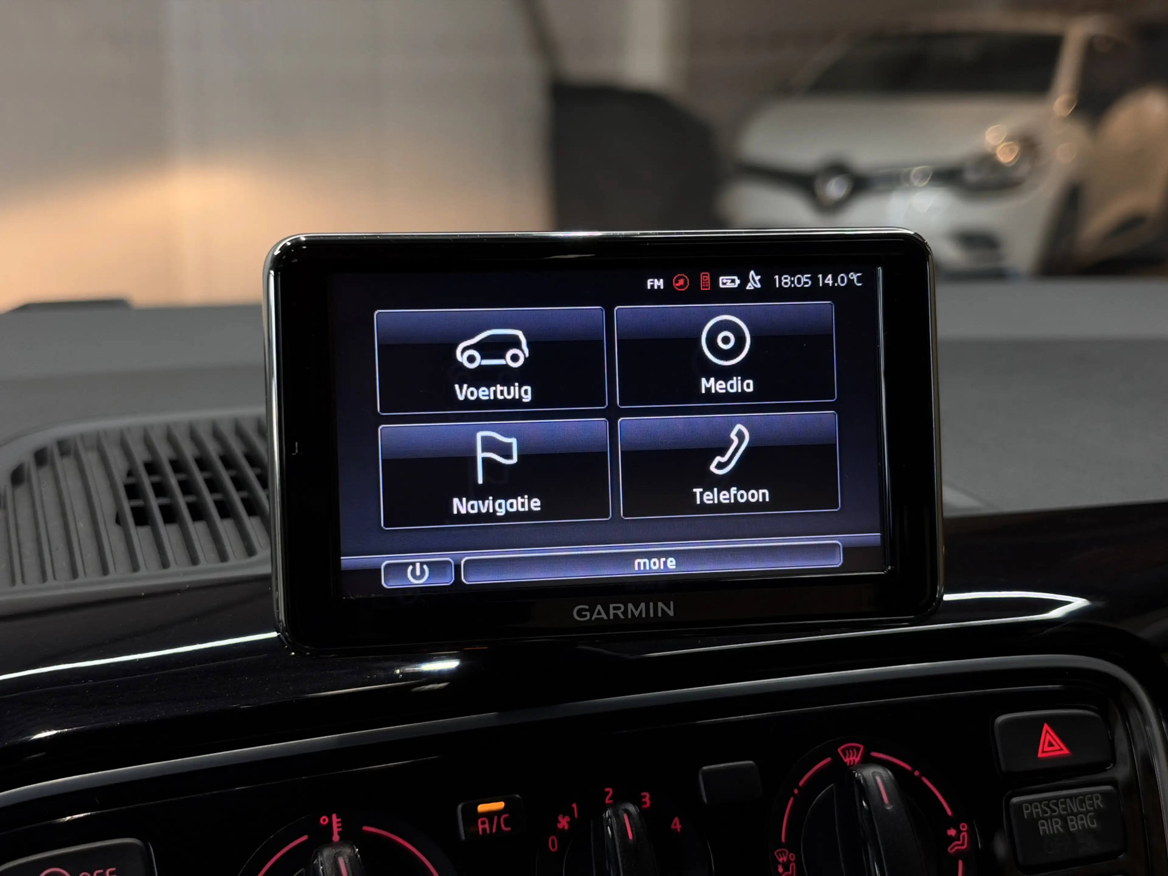 Volkswagen up! 1.0 Cup up! BlueMotion Navi | 15" | Airco | Stoelv — photo 8