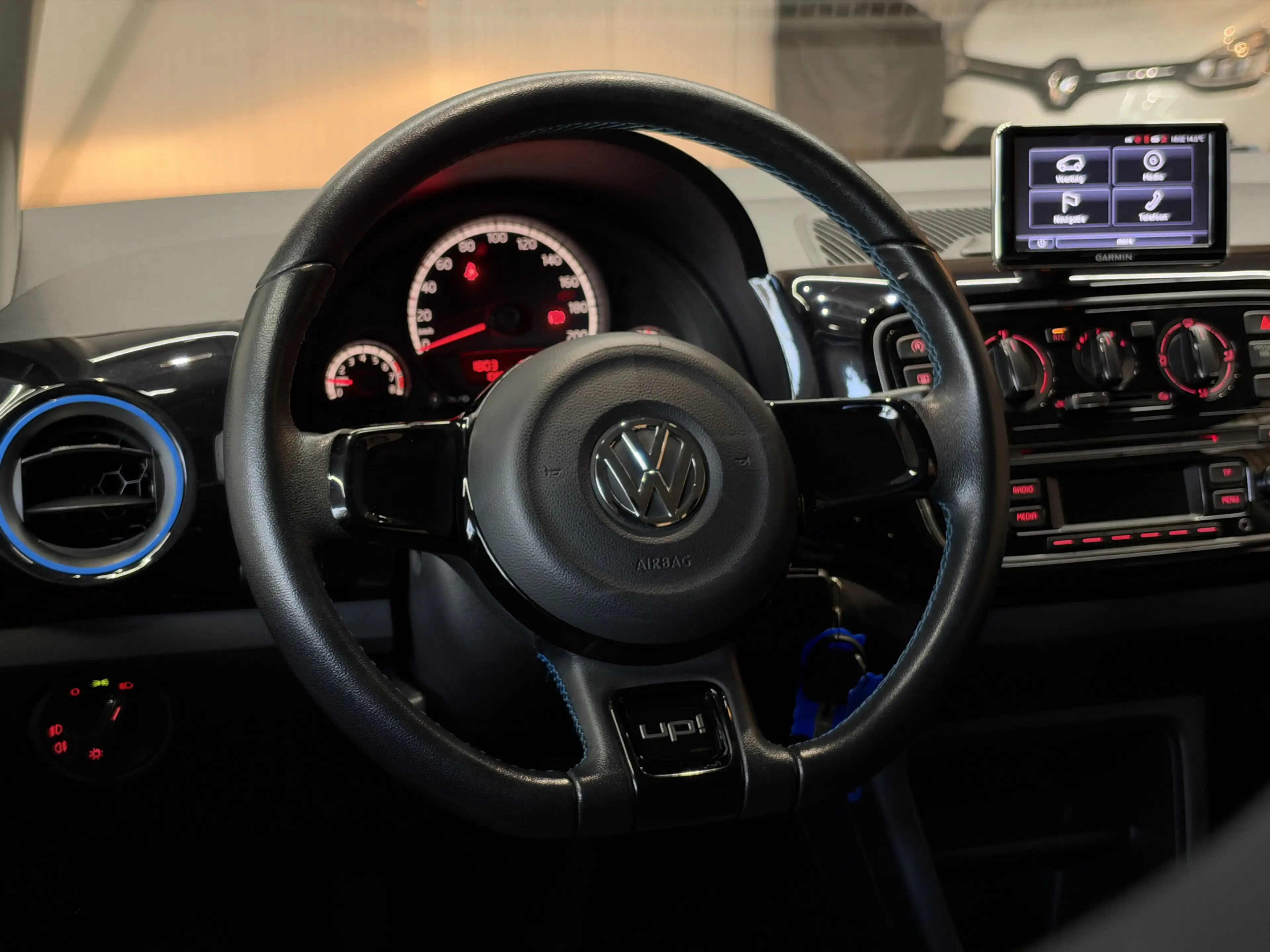 Volkswagen up! 1.0 Cup up! BlueMotion Navi | 15" | Airco | Stoelv — photo 12