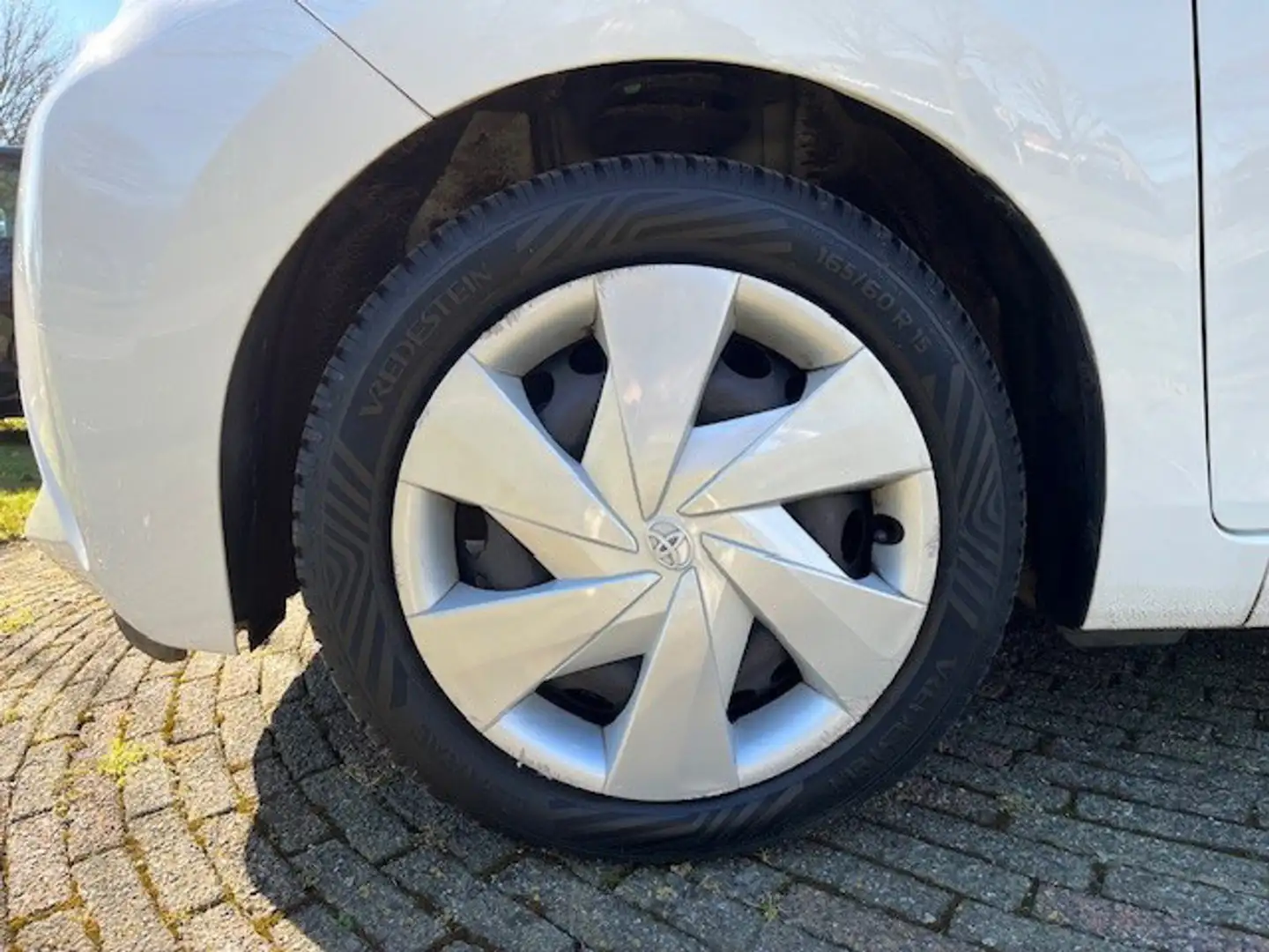 Toyota Aygo 1.0 VVT-IX-PLAY CAMERA/ AIRCO / CRUISE Weiß - 2