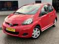 Toyota Aygo 1.0-12V Access 5-DRS SCHAKELT IETS STROEF Rood - thumbnail 2