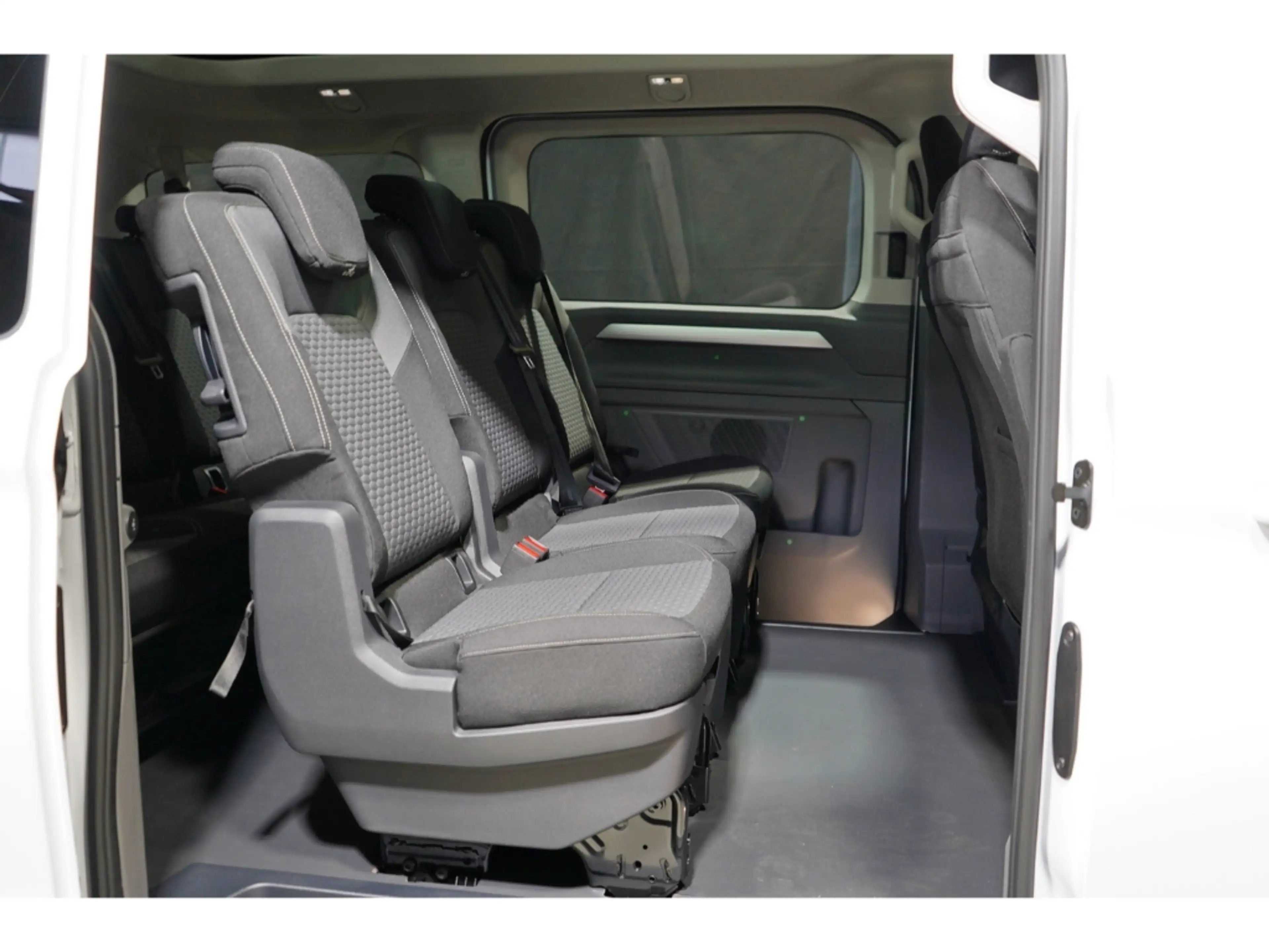 Volkswagen T7 Caravelle Life 2.0 TDI KR Connect Paket Panoram — photo 10