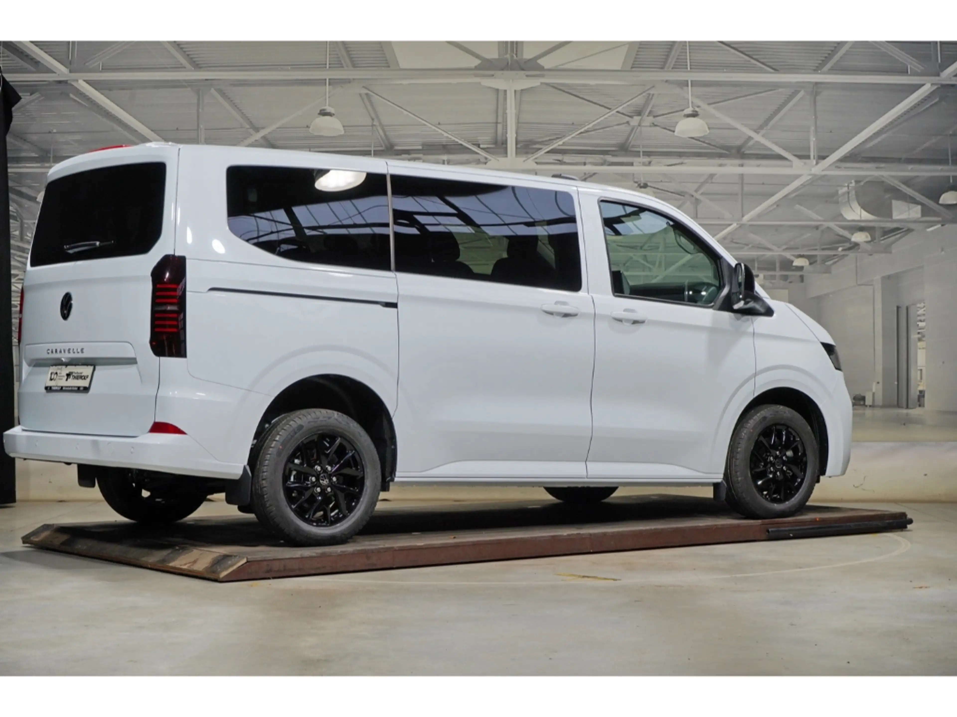 Volkswagen T7 Caravelle Life 2.0 TDI KR Connect Paket Panoram — photo 3
