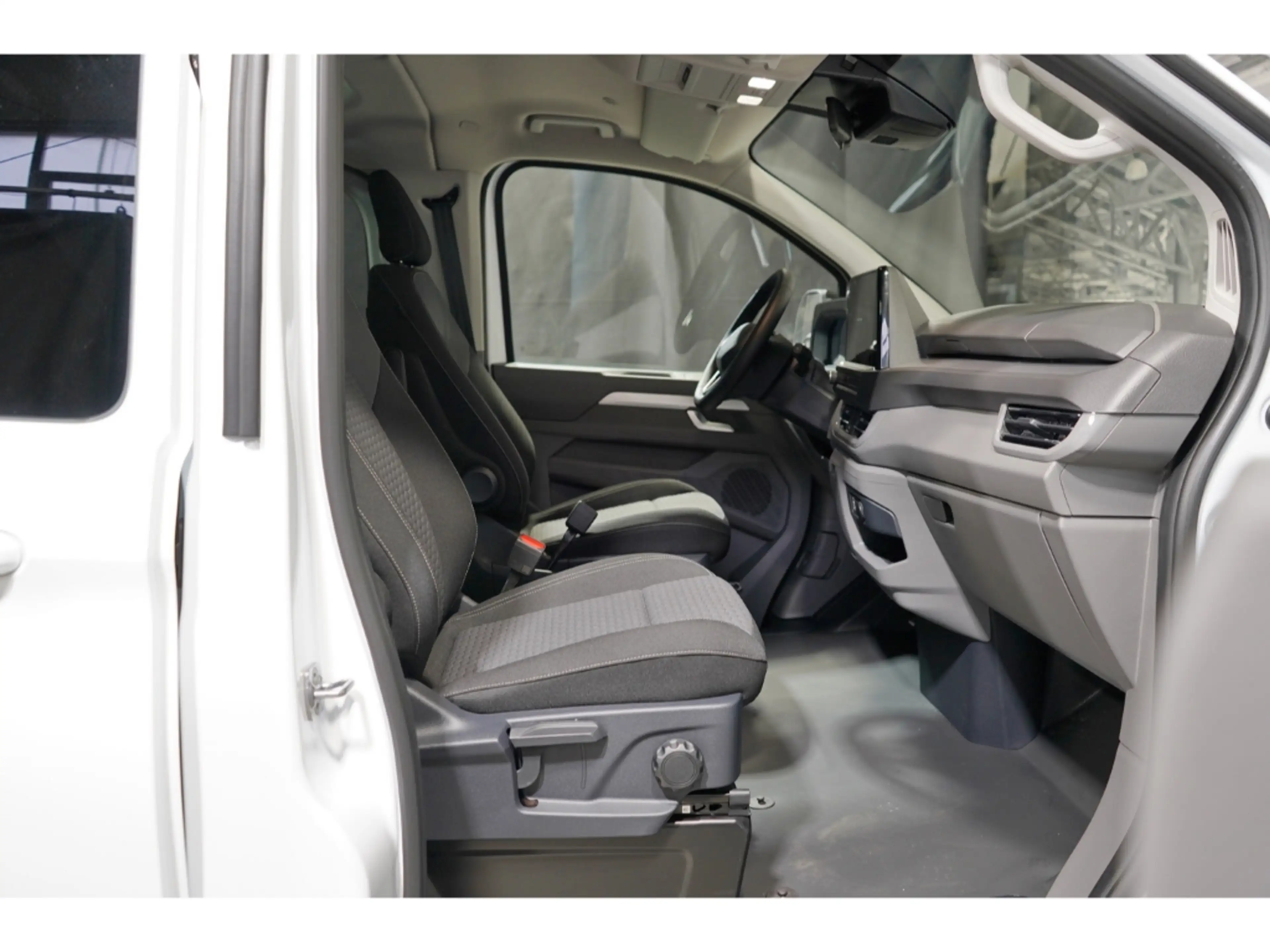 Volkswagen T7 Caravelle Life 2.0 TDI KR Connect Paket Panoram — photo 5