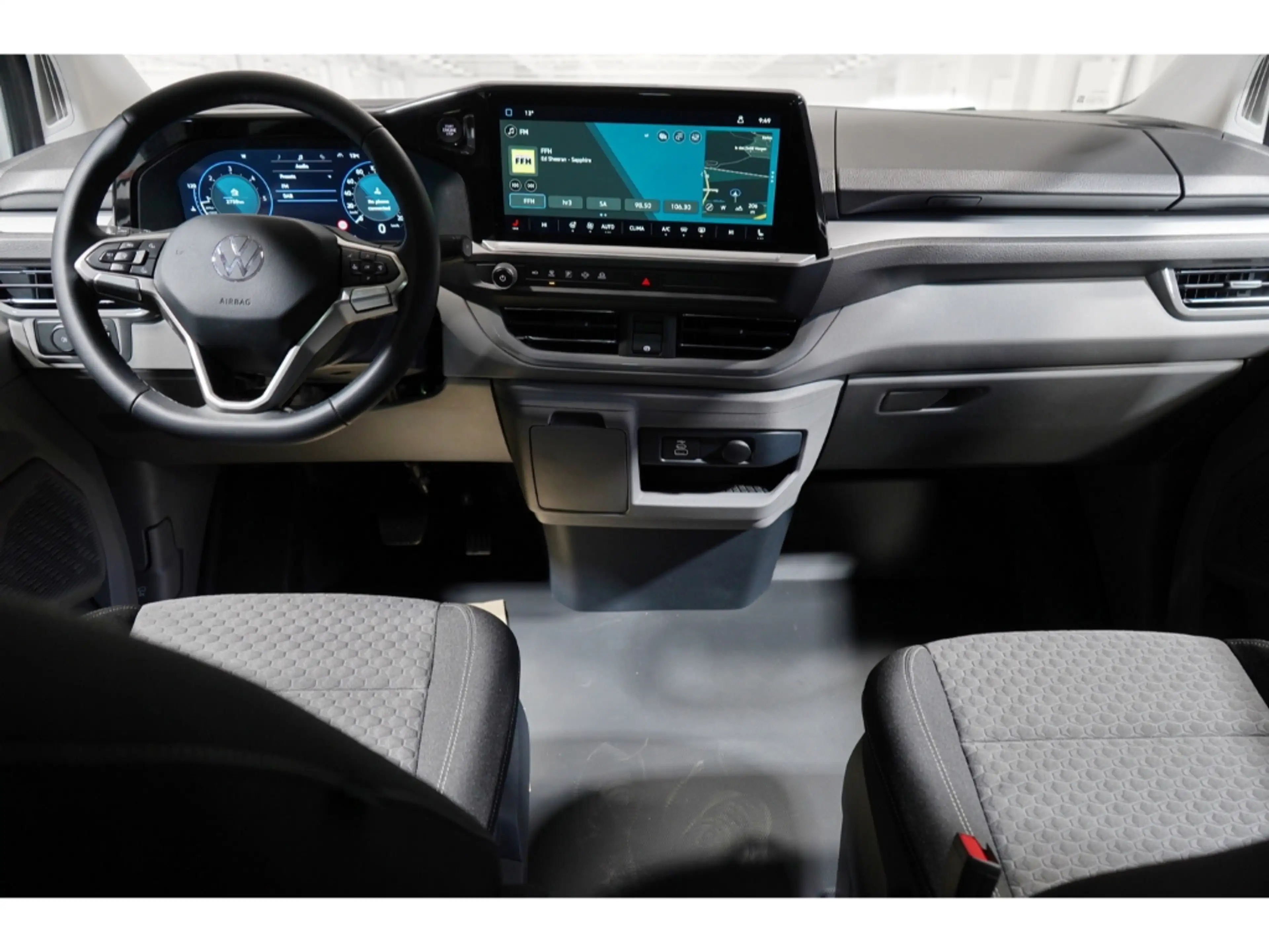 Volkswagen T7 Caravelle Life 2.0 TDI KR Connect Paket Panoram — photo 6