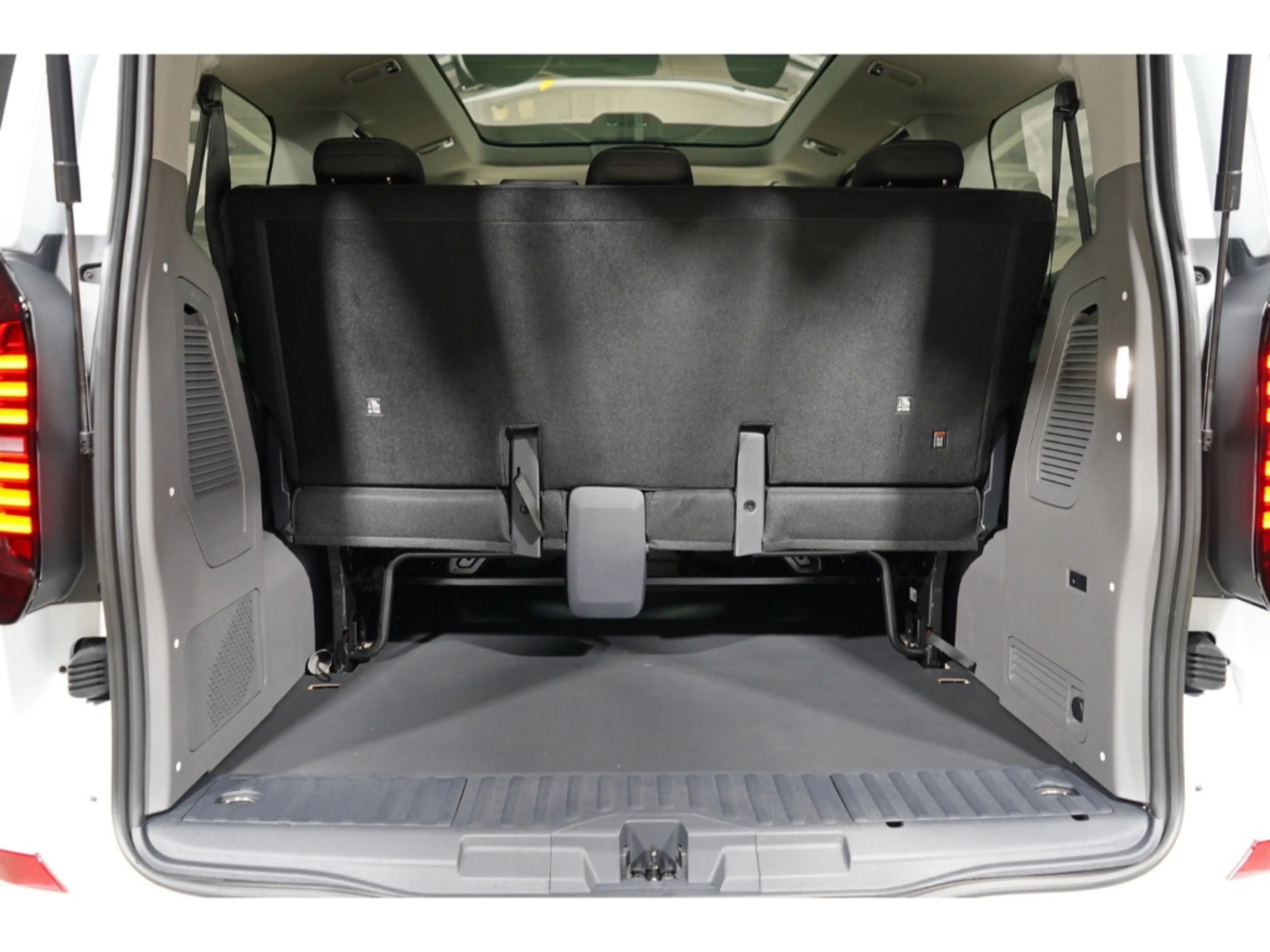 Volkswagen T7 Caravelle Life 2.0 TDI KR Connect Paket Panoram — photo 12