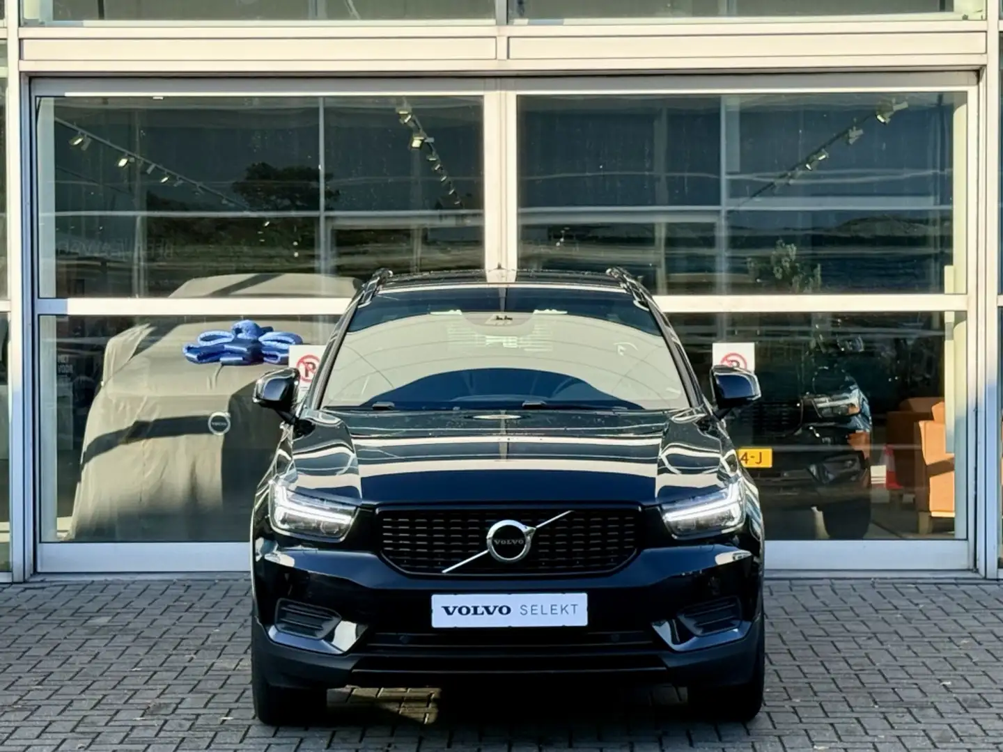 Volvo XC40 B4 197PK R-Design| Adap.Cruise| Camera| Trekhaak| Noir - 2