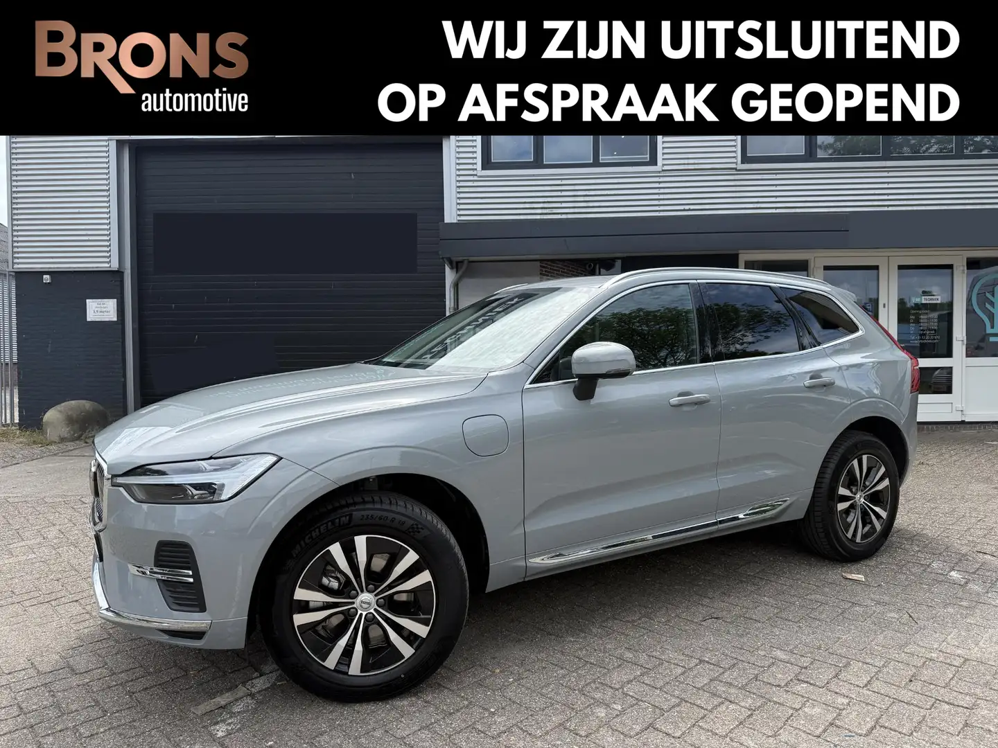 Volvo XC60 2.0 T6 Plug-in hybrid AWD Plus Bright Trekhaak Grijs - 1