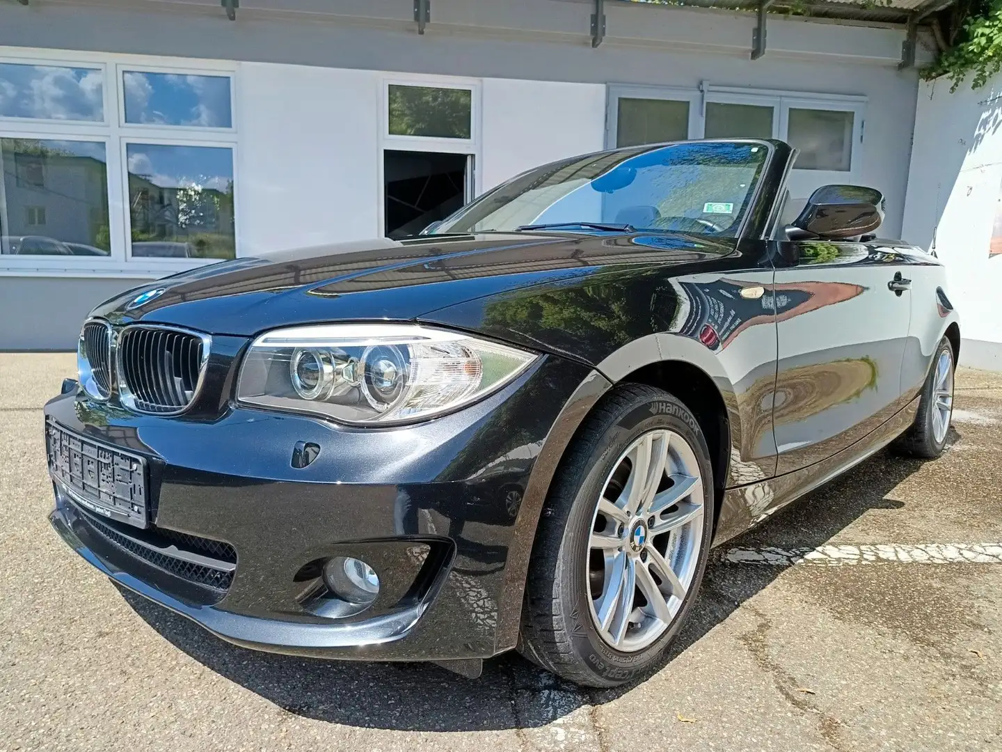 BMW 118 Baureihe 1 Cabrio 118i Automatik Schwarz - 1