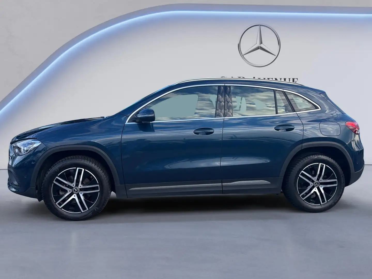 Mercedes-Benz GLA 180 d Progressive Bleu - 2