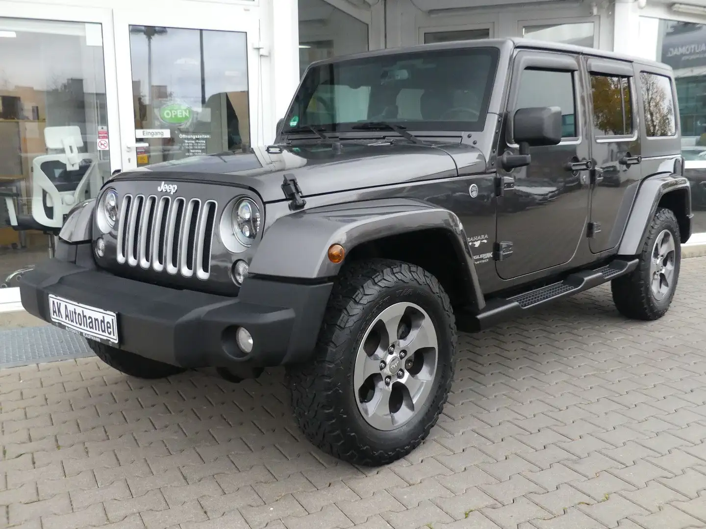 Jeep Wrangler Aut. Unlimited Sahara Dual-top Leder Noir - 1