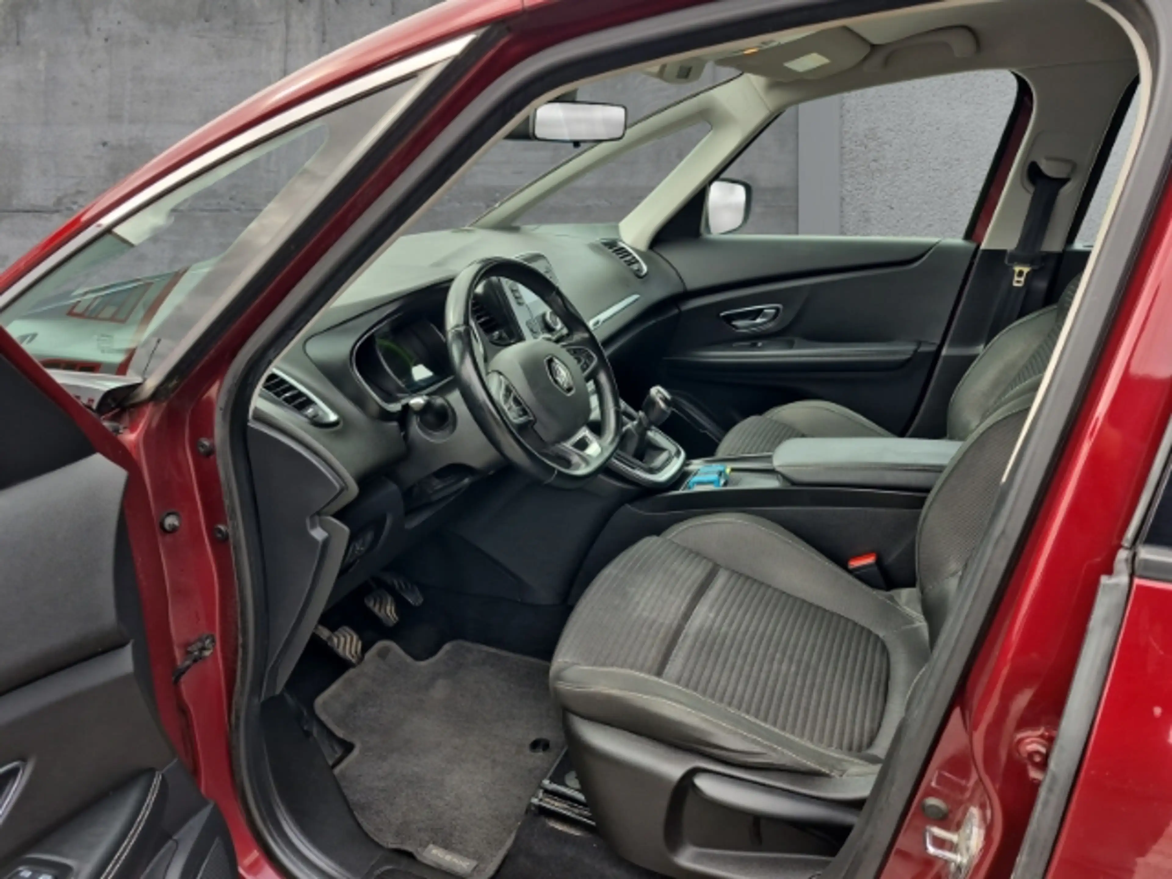 Renault Scenic IV Experience 1.2 TCe 115 Energy — photo 8