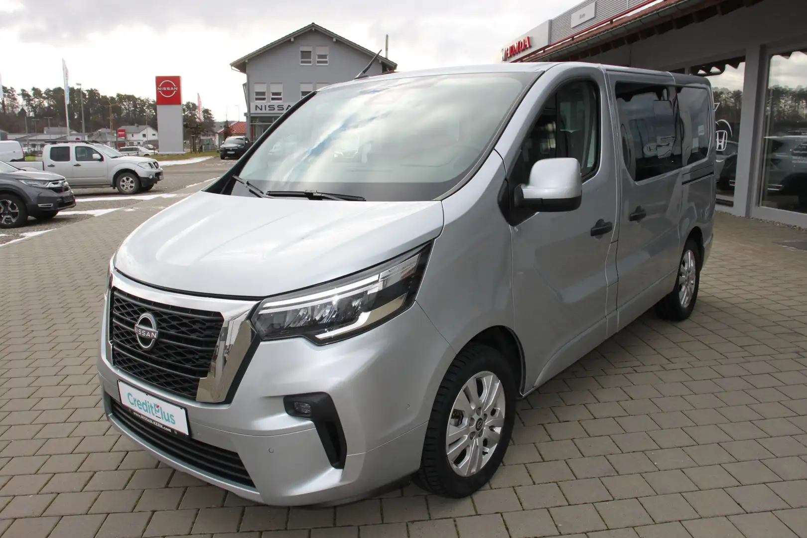 Nissan Primastar 2.0 Tekna L1H1 2,8t Silber - 1