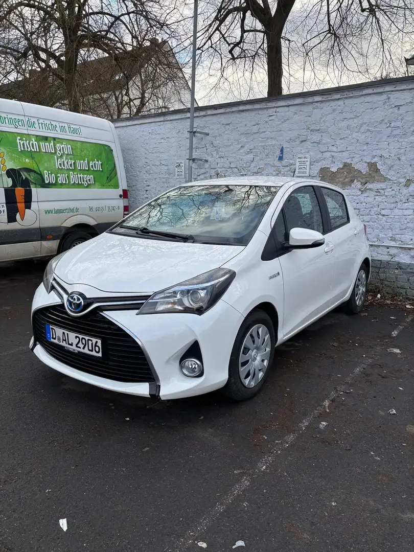 Toyota Yaris Hybrid Basis - 1