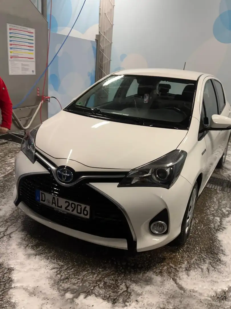 Toyota Yaris Hybrid Basis - 2