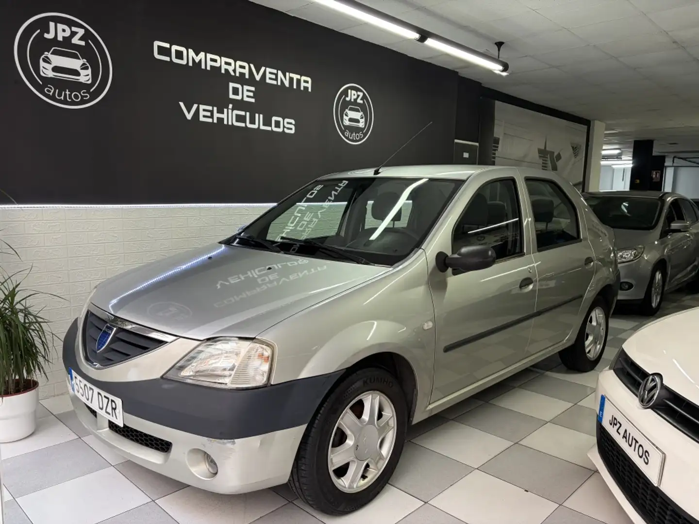 Dacia Logan 1.6 16v Prestige 105 Gris - 1