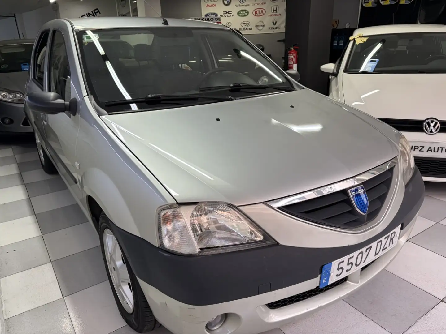 Dacia Logan 1.6 16v Prestige 105 Gris - 2