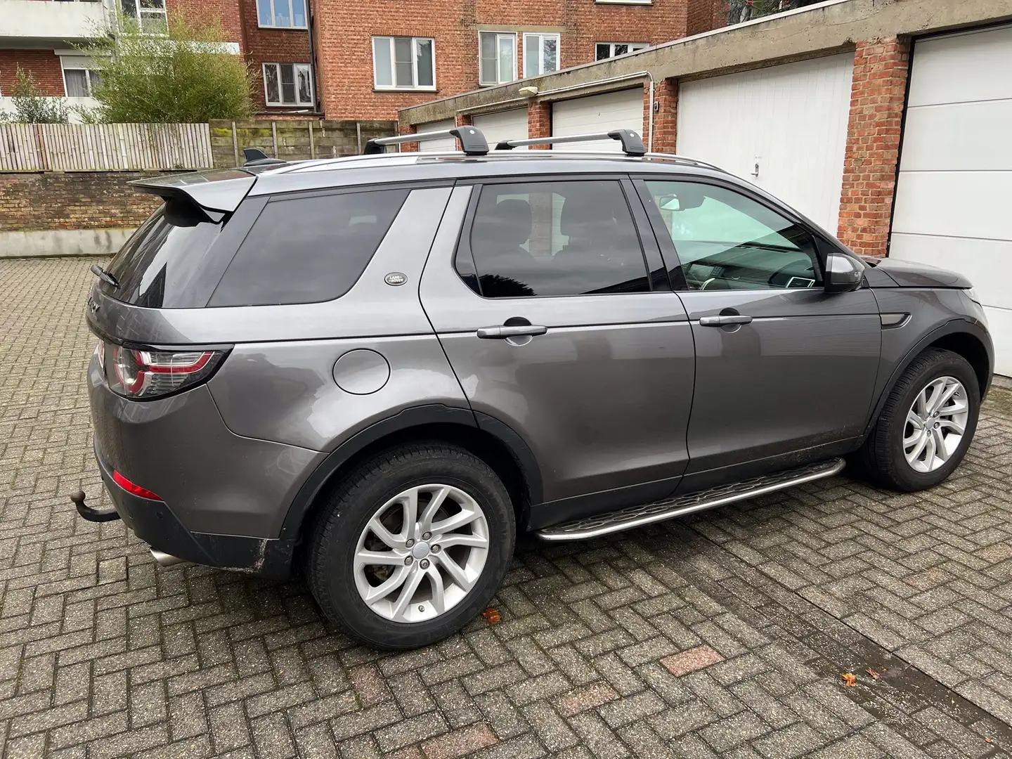 Land Rover Discovery Sport TD4 HSE Luxury Gris - 1