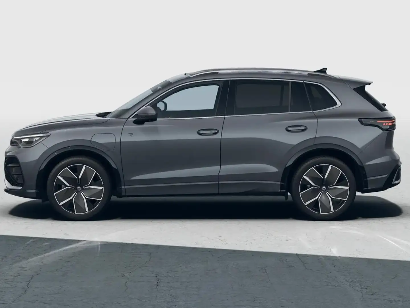 Volkswagen Tiguan R-Line-Edition 1.5 eHybrid 200 kW / 272 pk SUV 6 v Grijs - 2