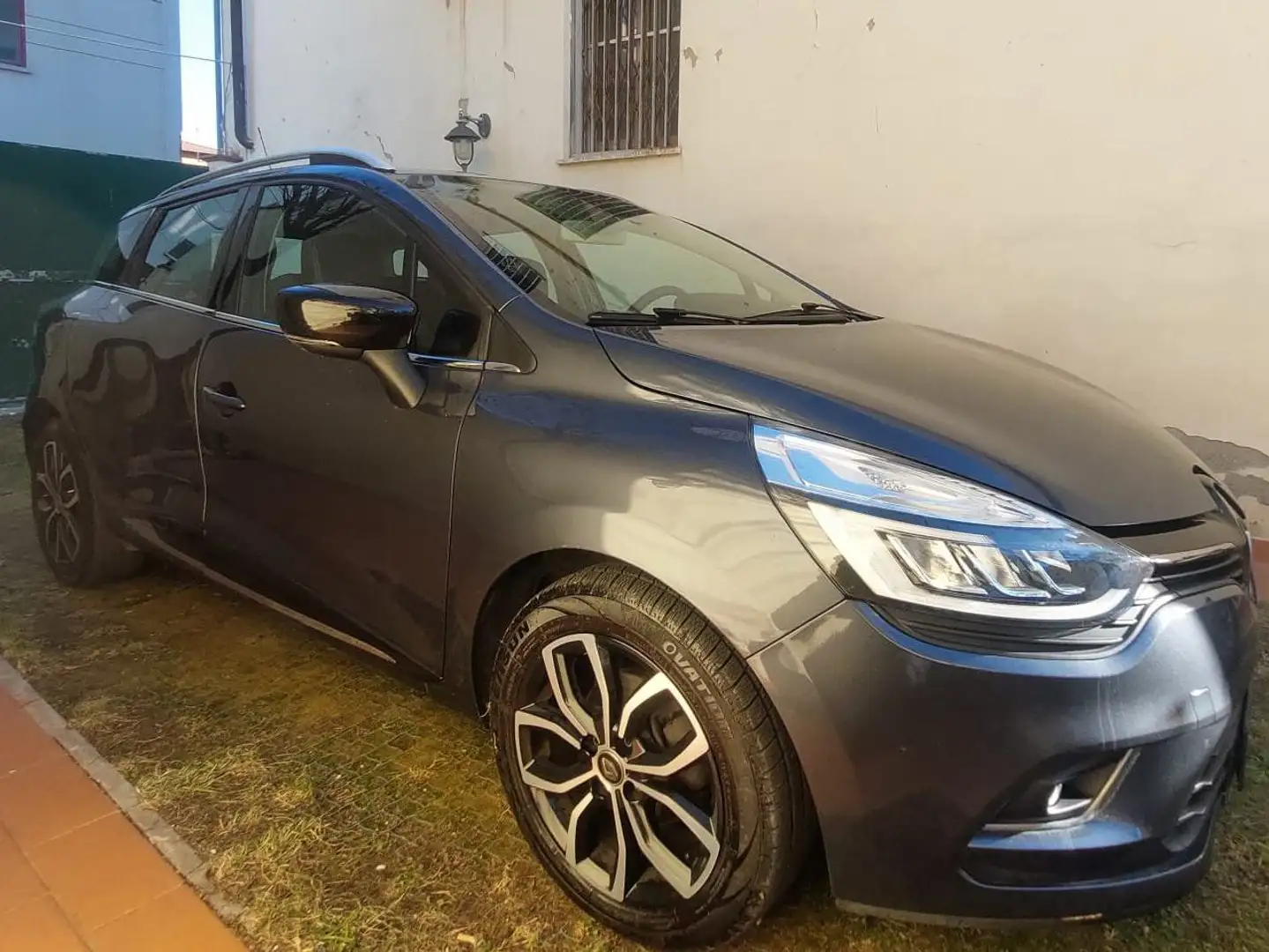 Renault Clio Clio IV Sporter 0.9 tce Moschino Life 90cv Grigio - 1