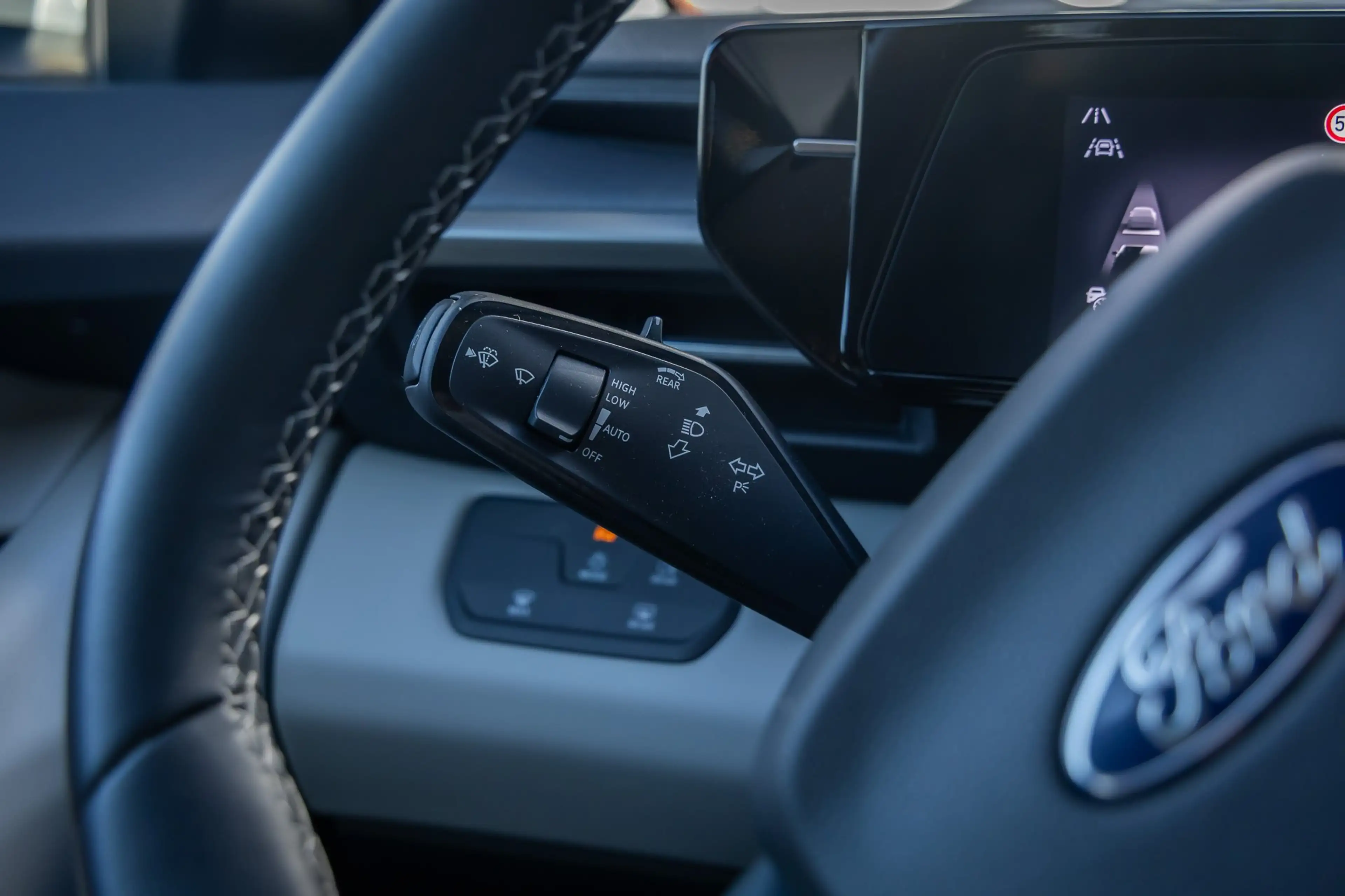 Ford Explorer Premium Extended Range AWD 77 kWh | Head-up displa — photo 28
