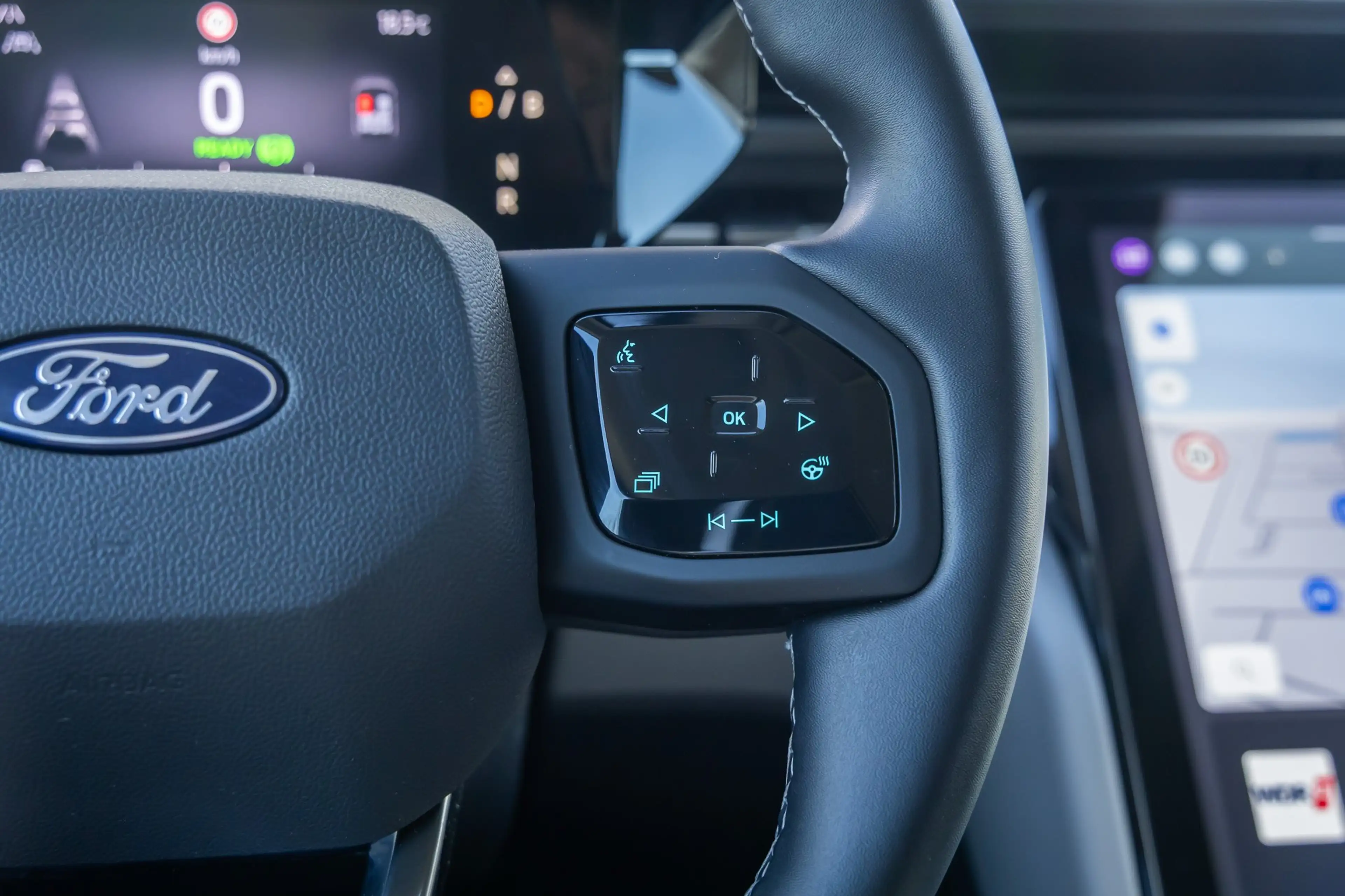 Ford Explorer Premium Extended Range AWD 77 kWh | Head-up displa — photo 31