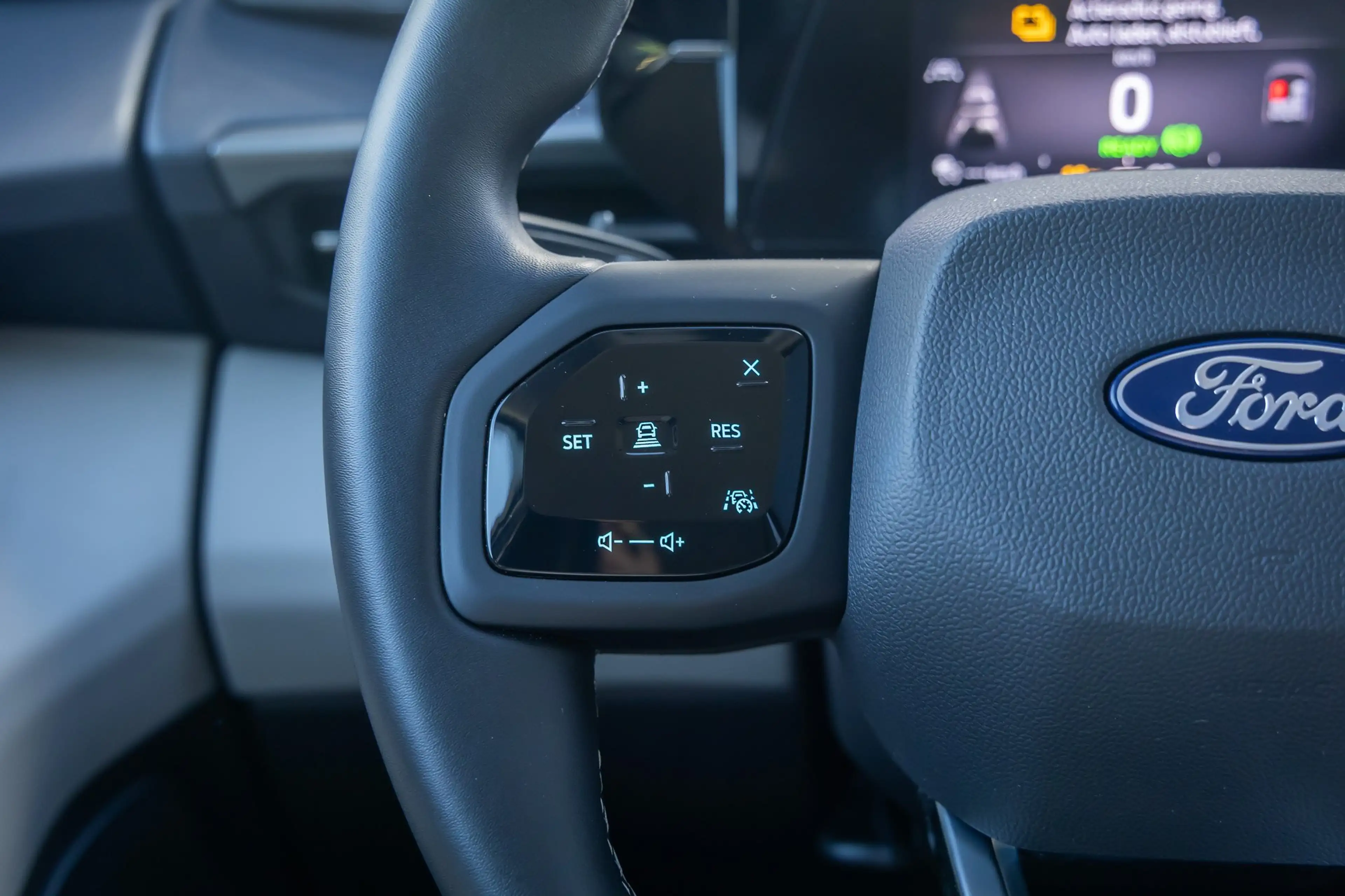 Ford Explorer Premium Extended Range AWD 77 kWh | Head-up displa — photo 29