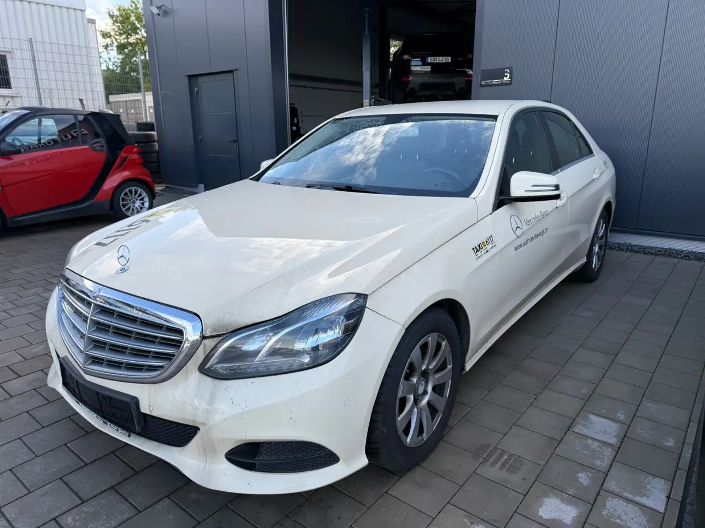 Mercedes-Benz E 200 BlueTec Klimaauto/Leder/SHZ/PDC Jaune - 1