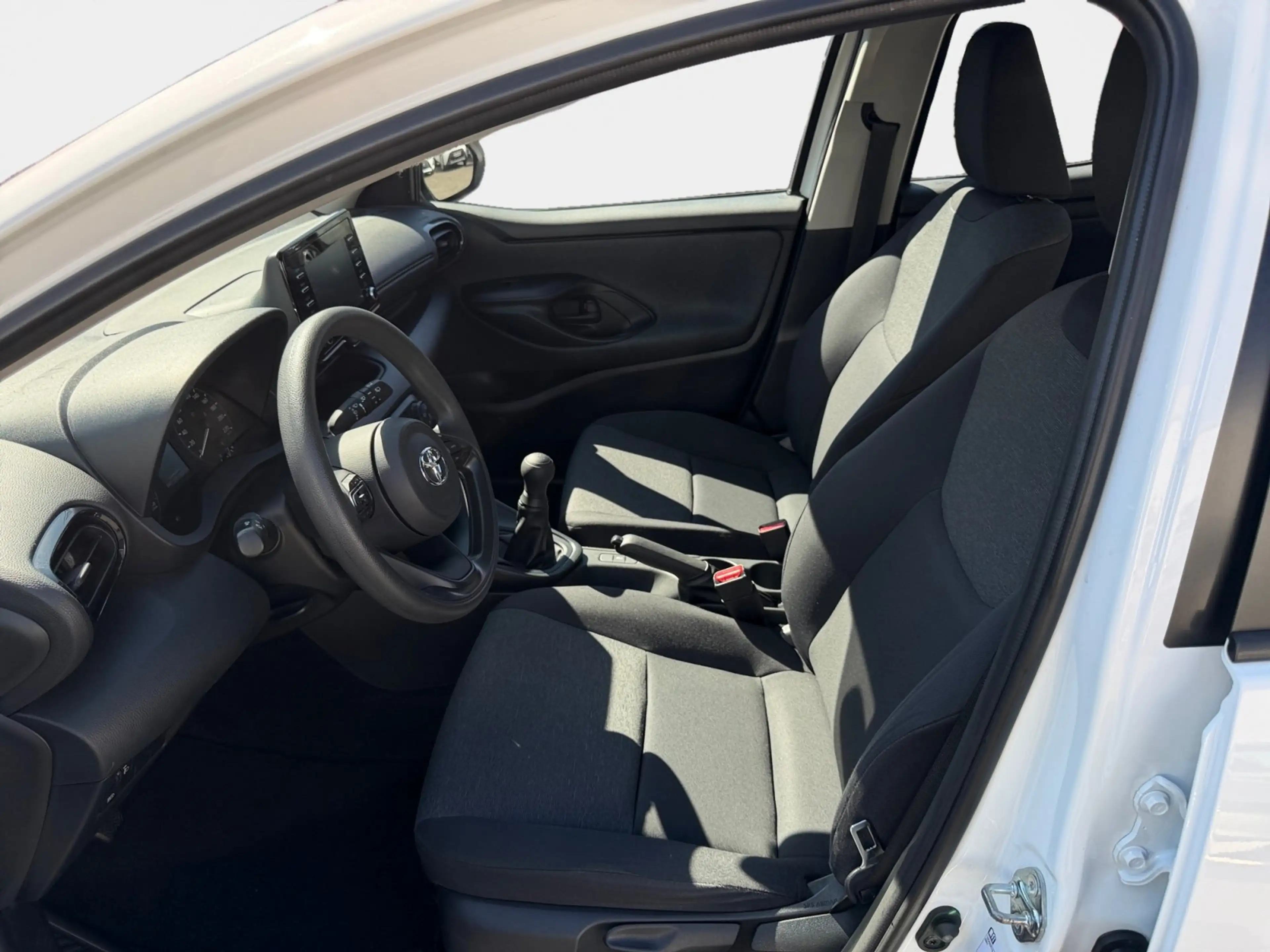Toyota Yaris 1.0 5-türer ACC DynLicht Kam. Navi SpurH — photo 9