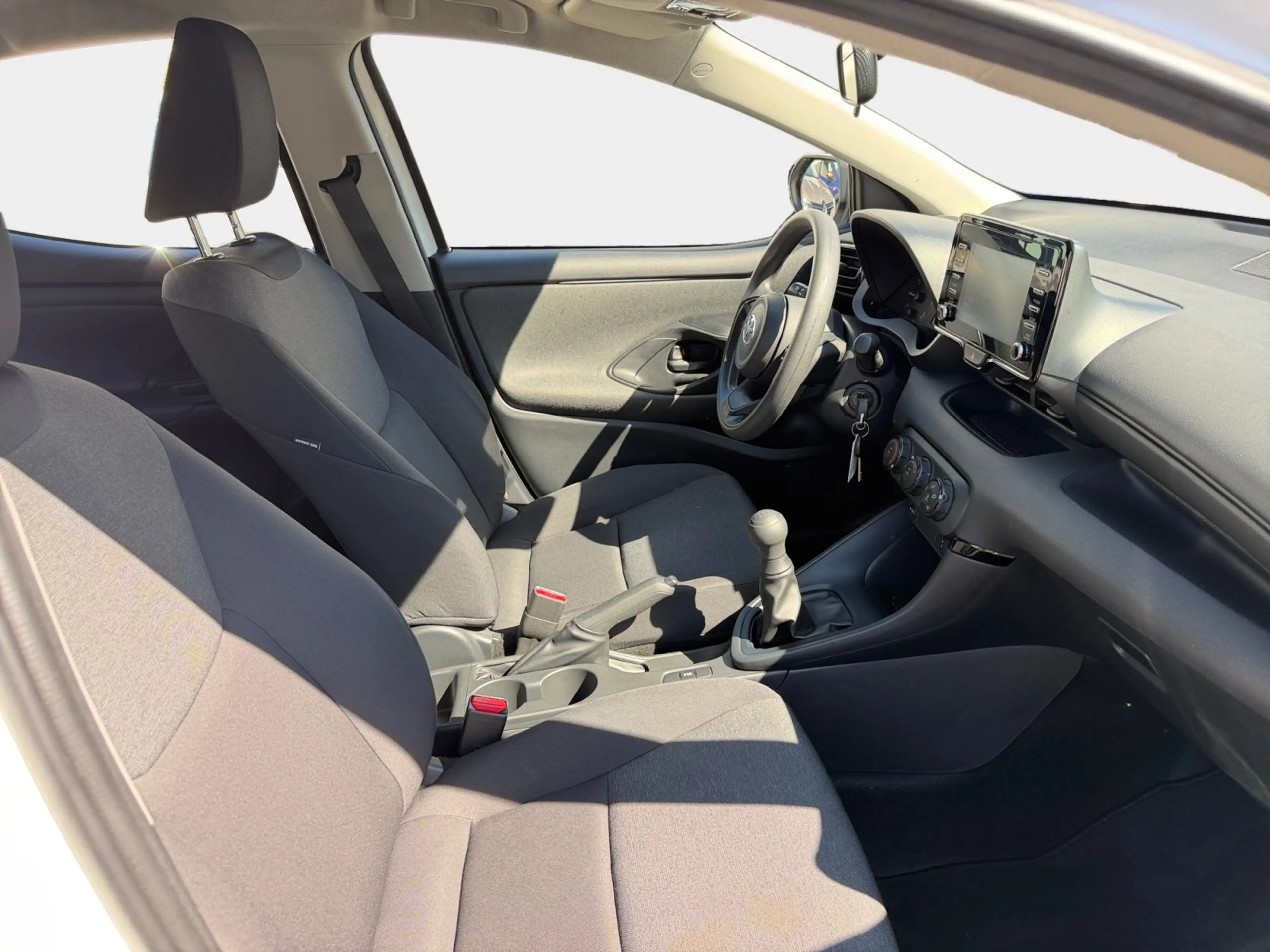 Toyota Yaris 1.0 5-türer ACC DynLicht Kam. Navi SpurH — photo 11